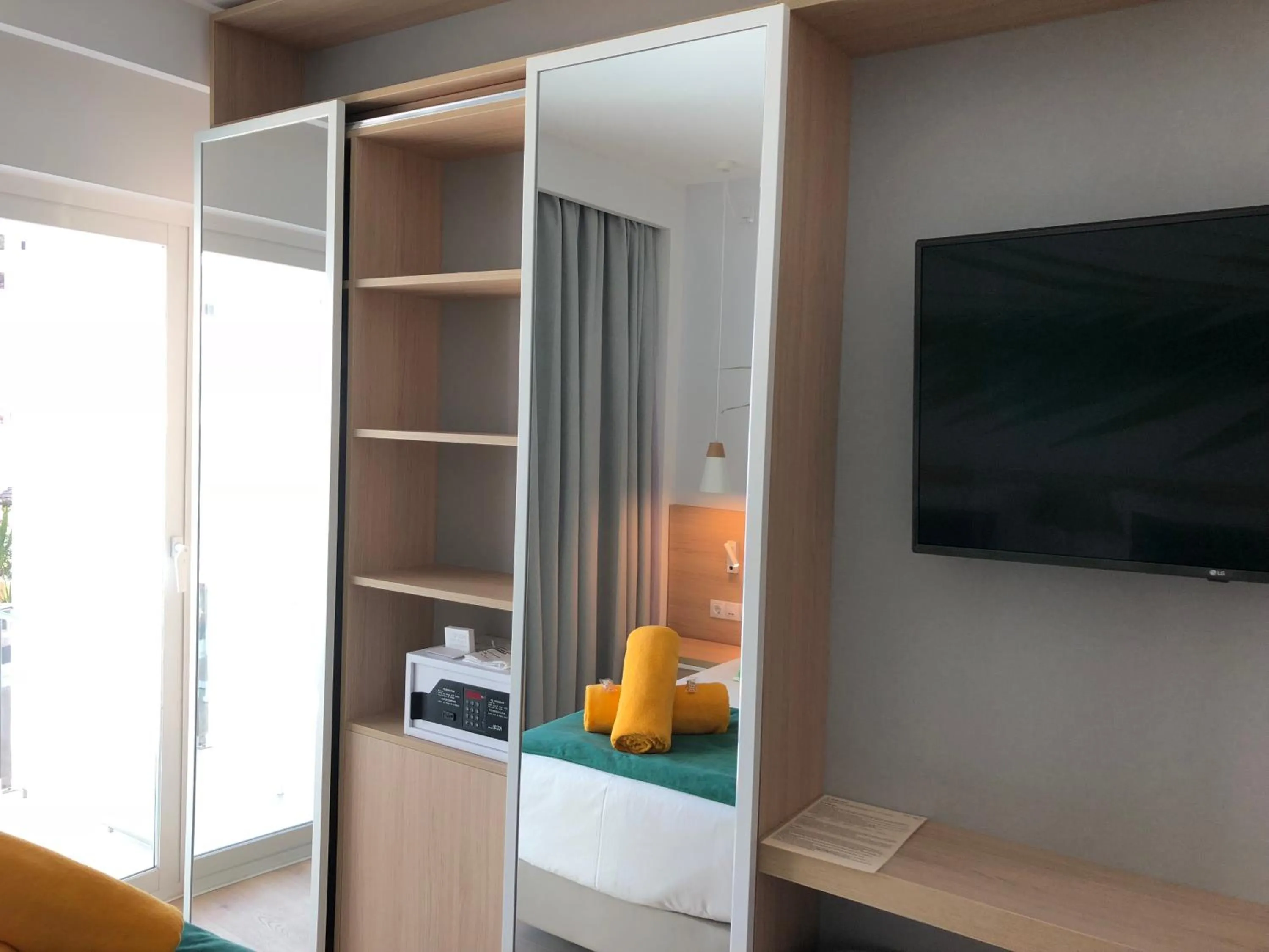 Decorative detail, Bed in BQ Paguera Boutique Hotel - Adults Only