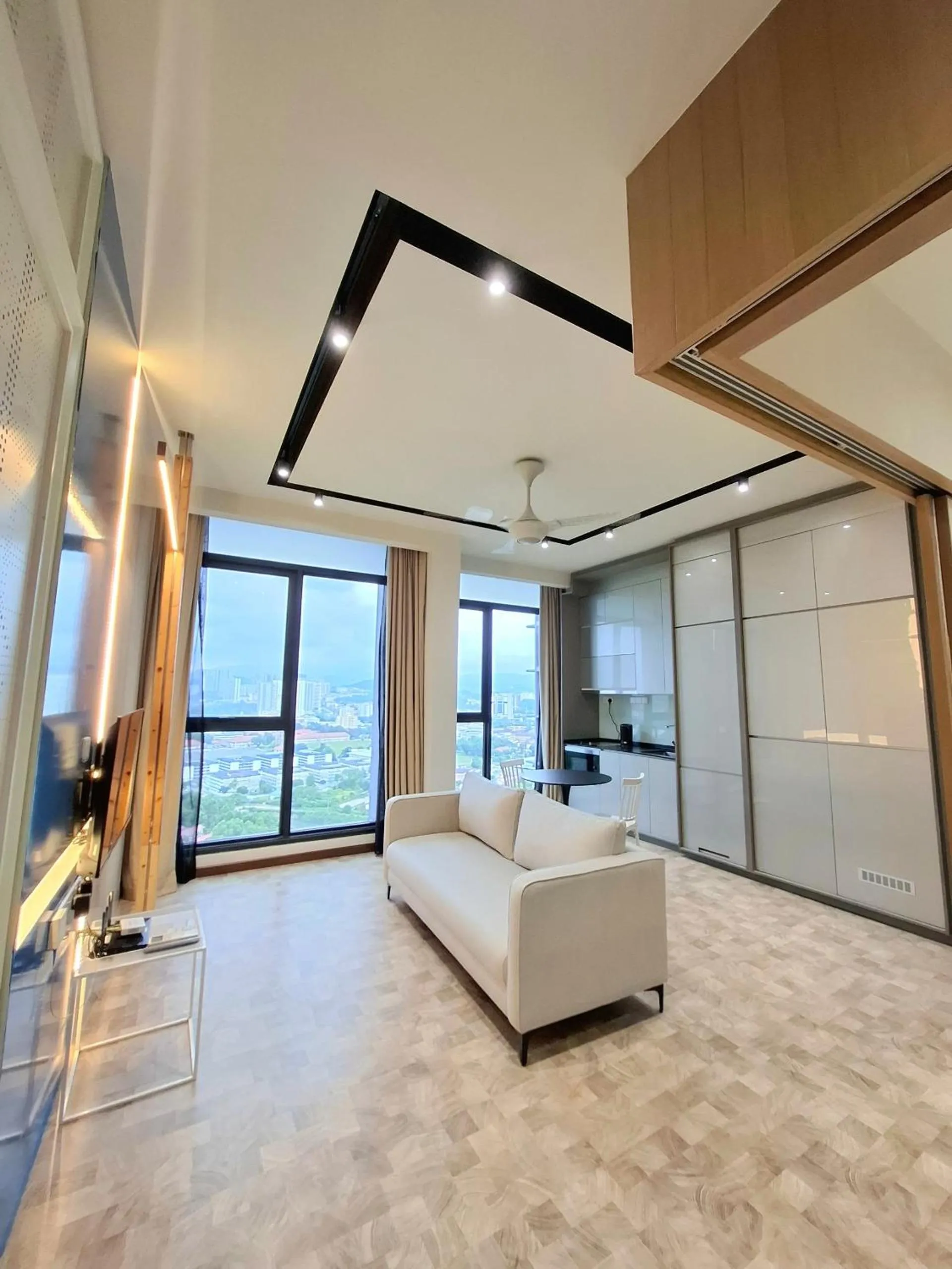 Expressionz Professional Suites by AURORA SUMMER SUITES