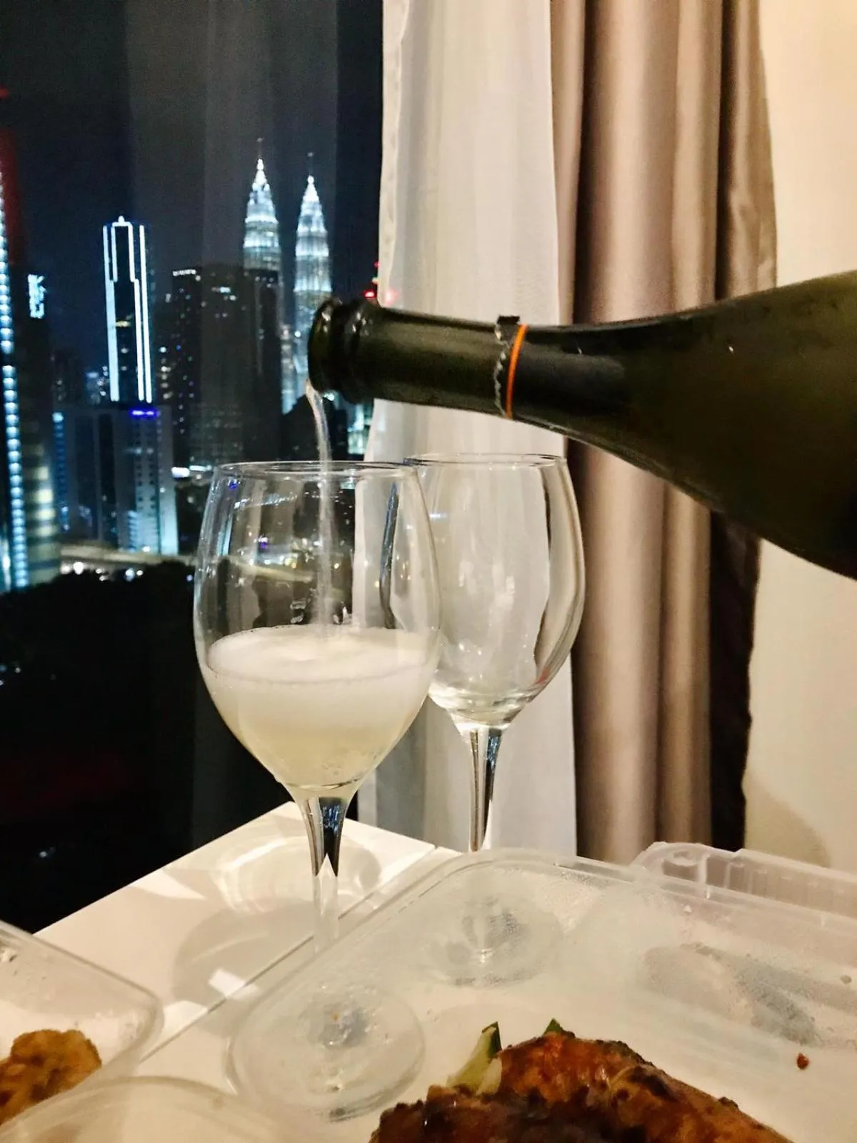 Expressionz Professional Suites by AURORA SUMMER SUITES