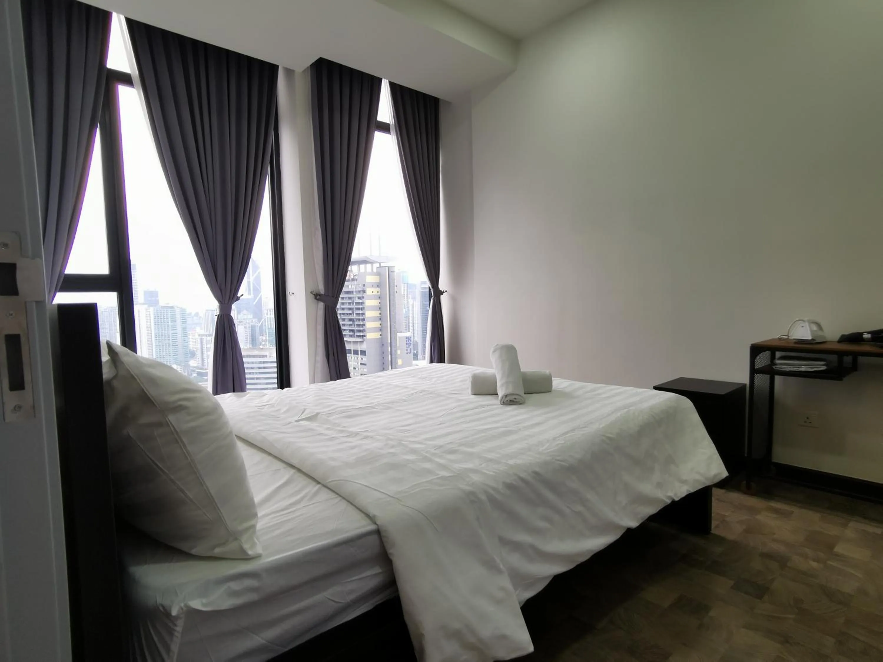 Bed in Expressionz Professional Suites by AURORA SUMMER SUITES