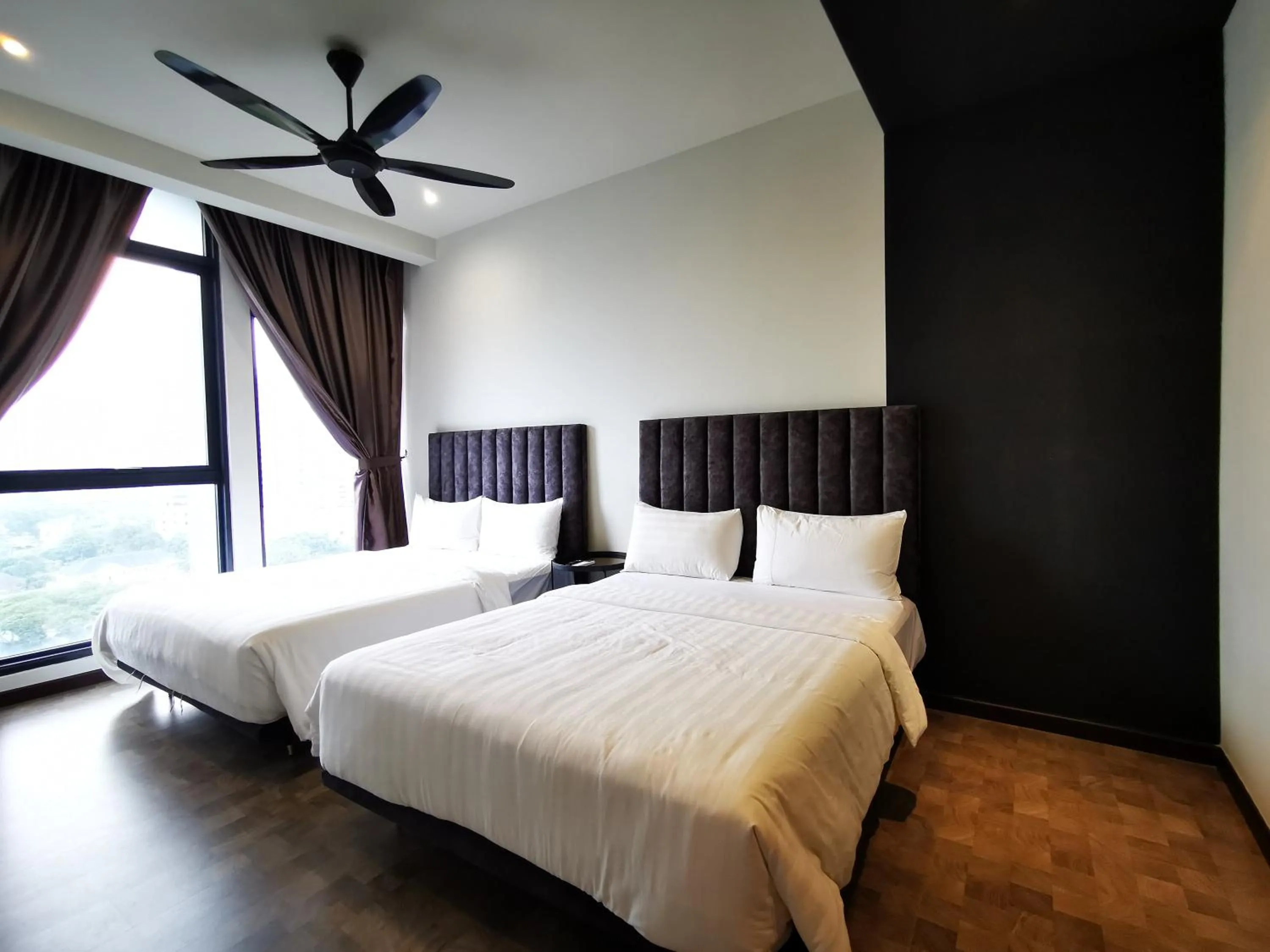 Bed in Expressionz Professional Suites by AURORA SUMMER SUITES