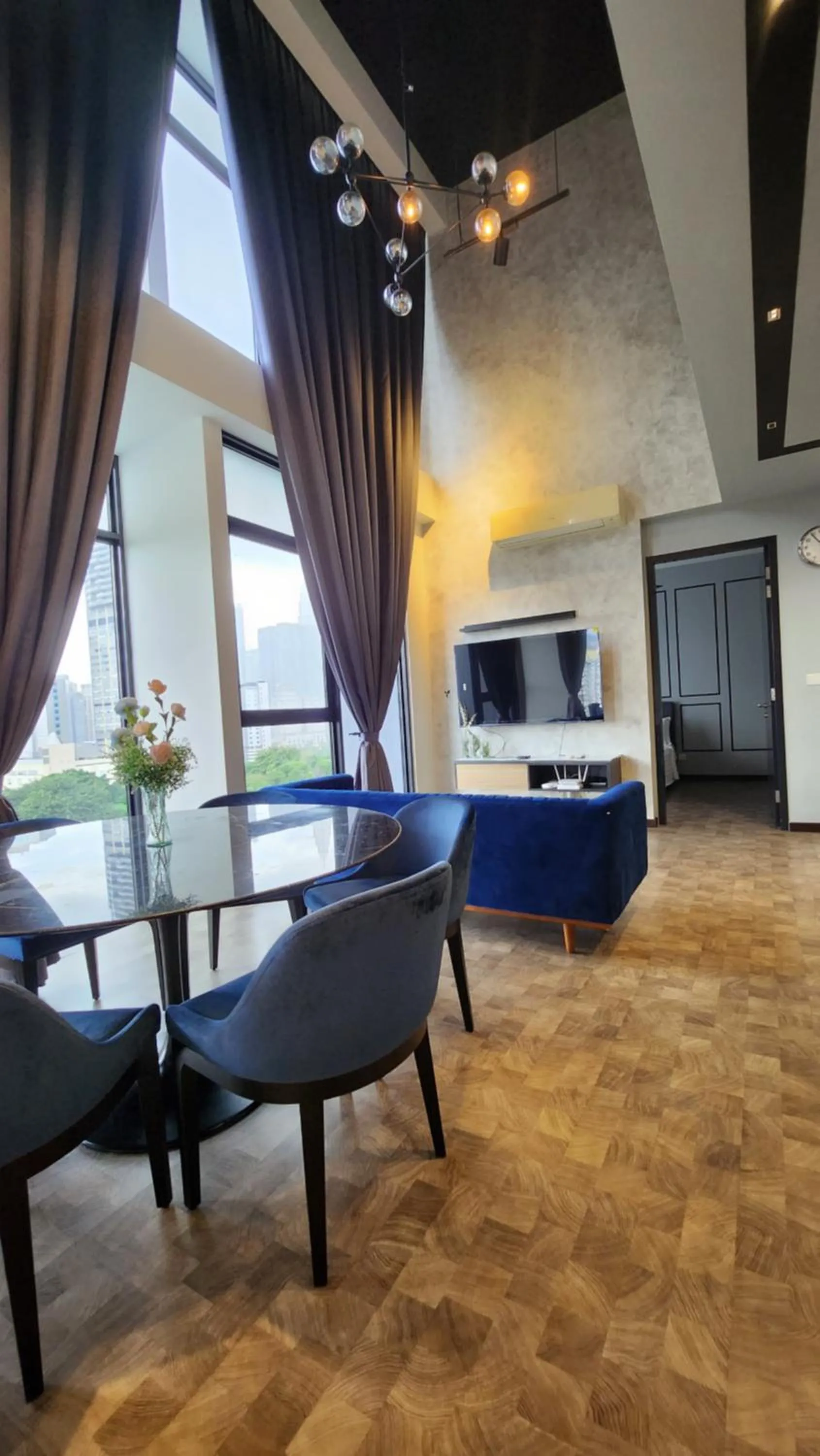 Expressionz Professional Suites by AURORA SUMMER SUITES