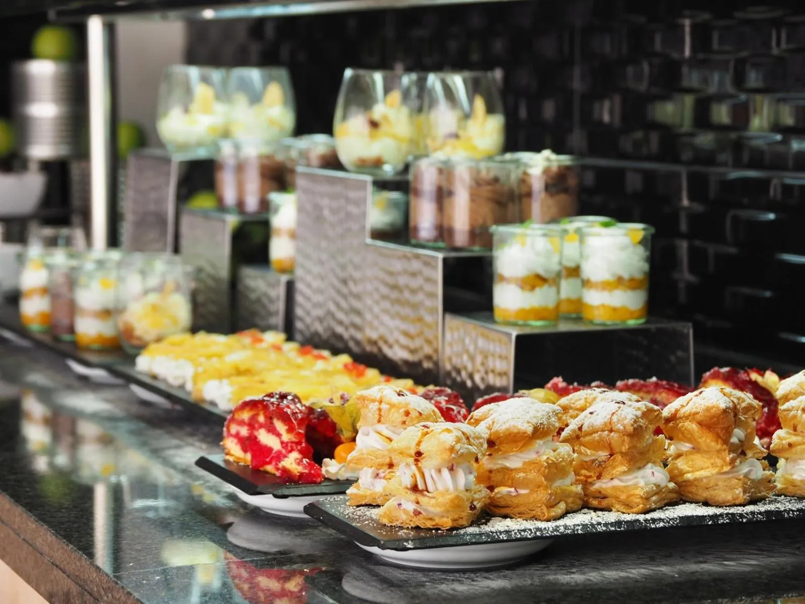 Restaurant/places to eat in BQ Apolo Hotel