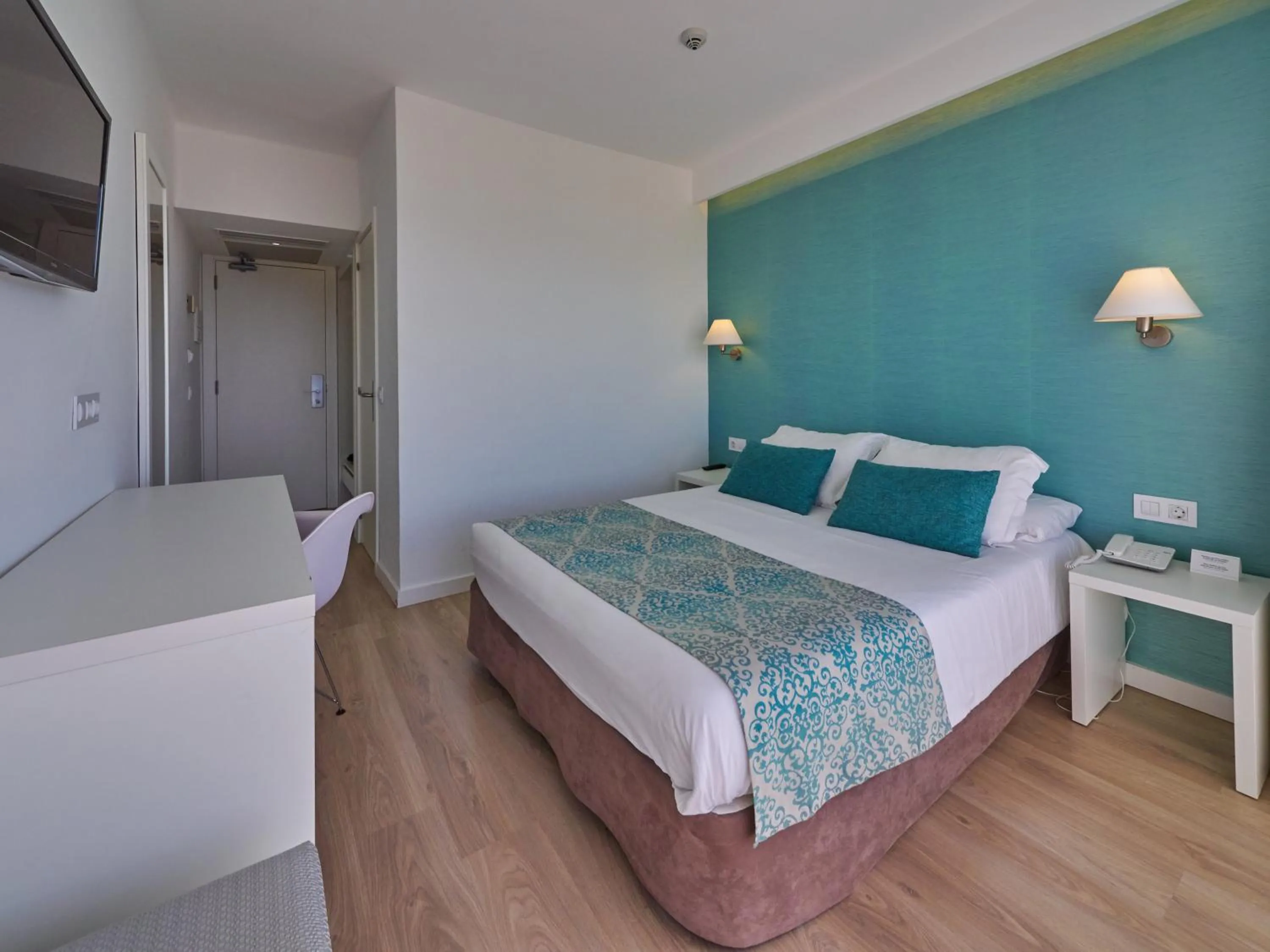 Photo of the whole room, Bed in BQ Apolo Hotel