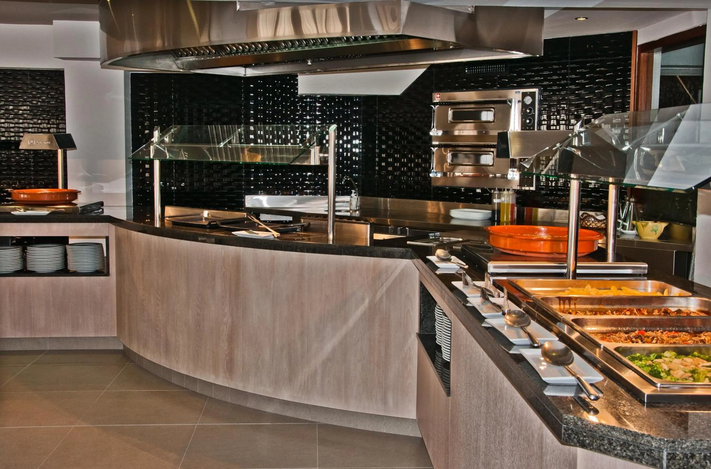 Restaurant/places to eat in BQ Apolo Hotel