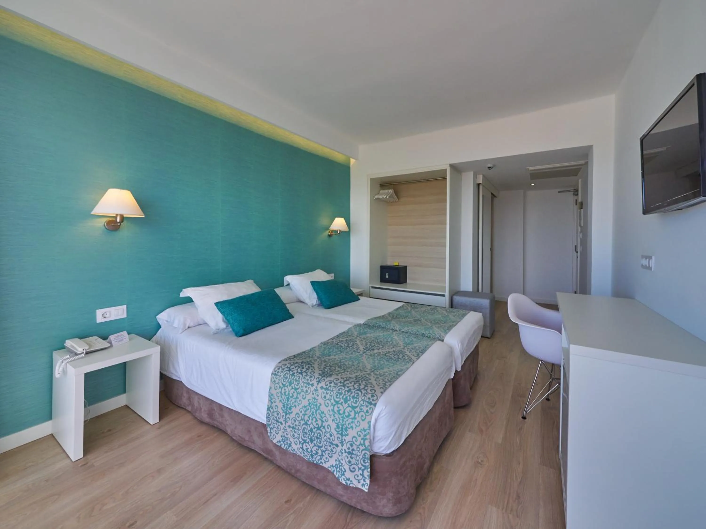 Photo of the whole room, Bed in BQ Apolo Hotel