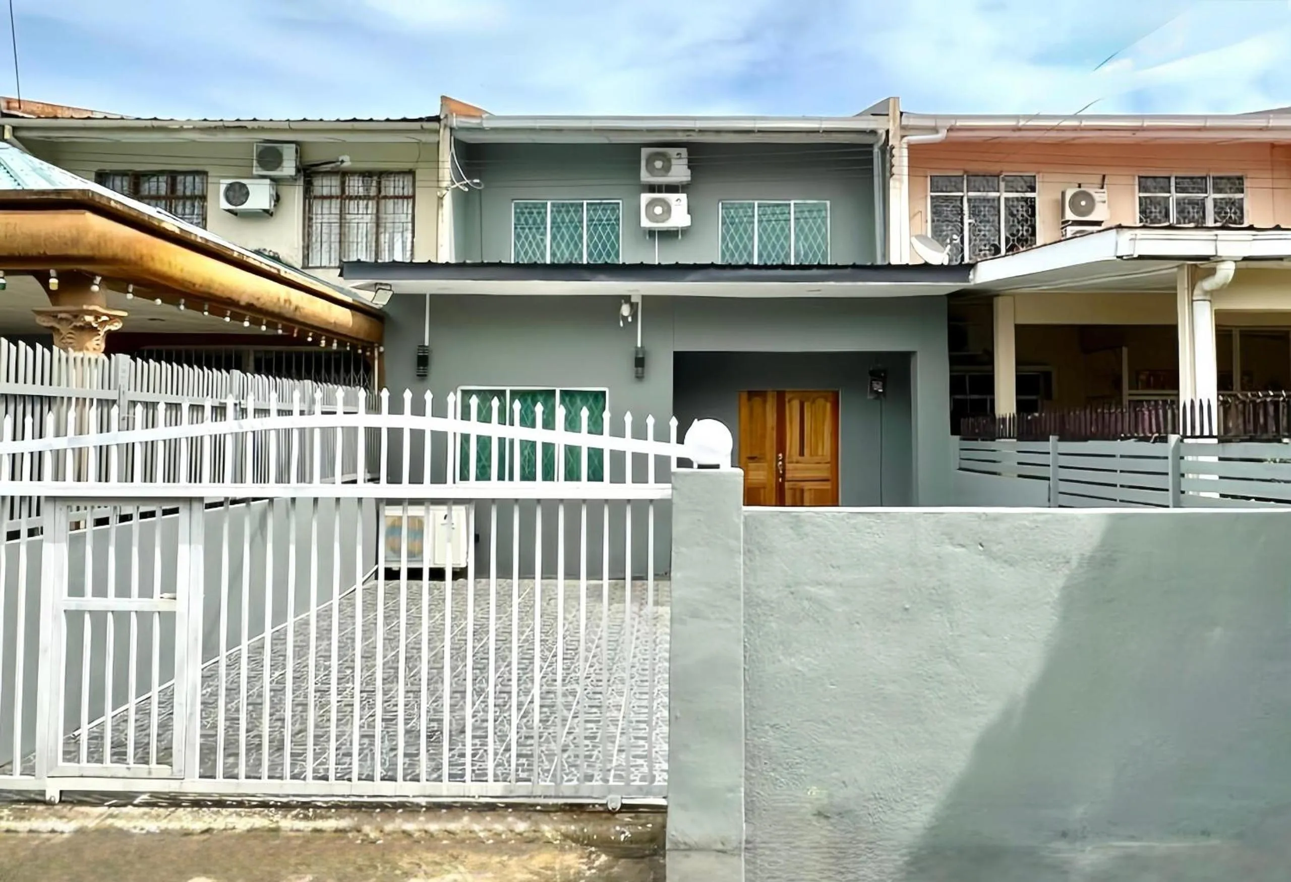 ANG LEE HOLIDAY HOME 2