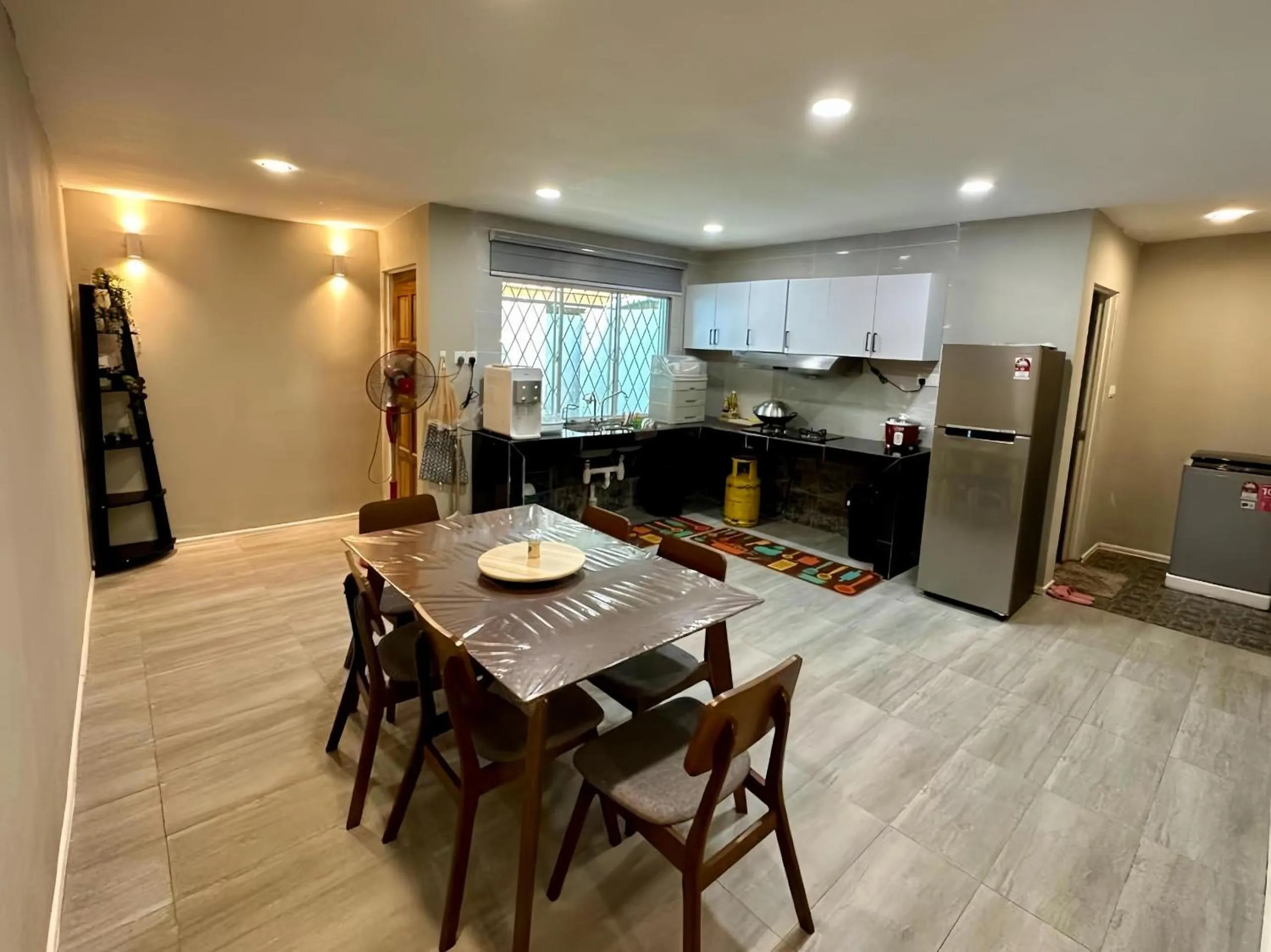 ANG LEE HOLIDAY HOME 2