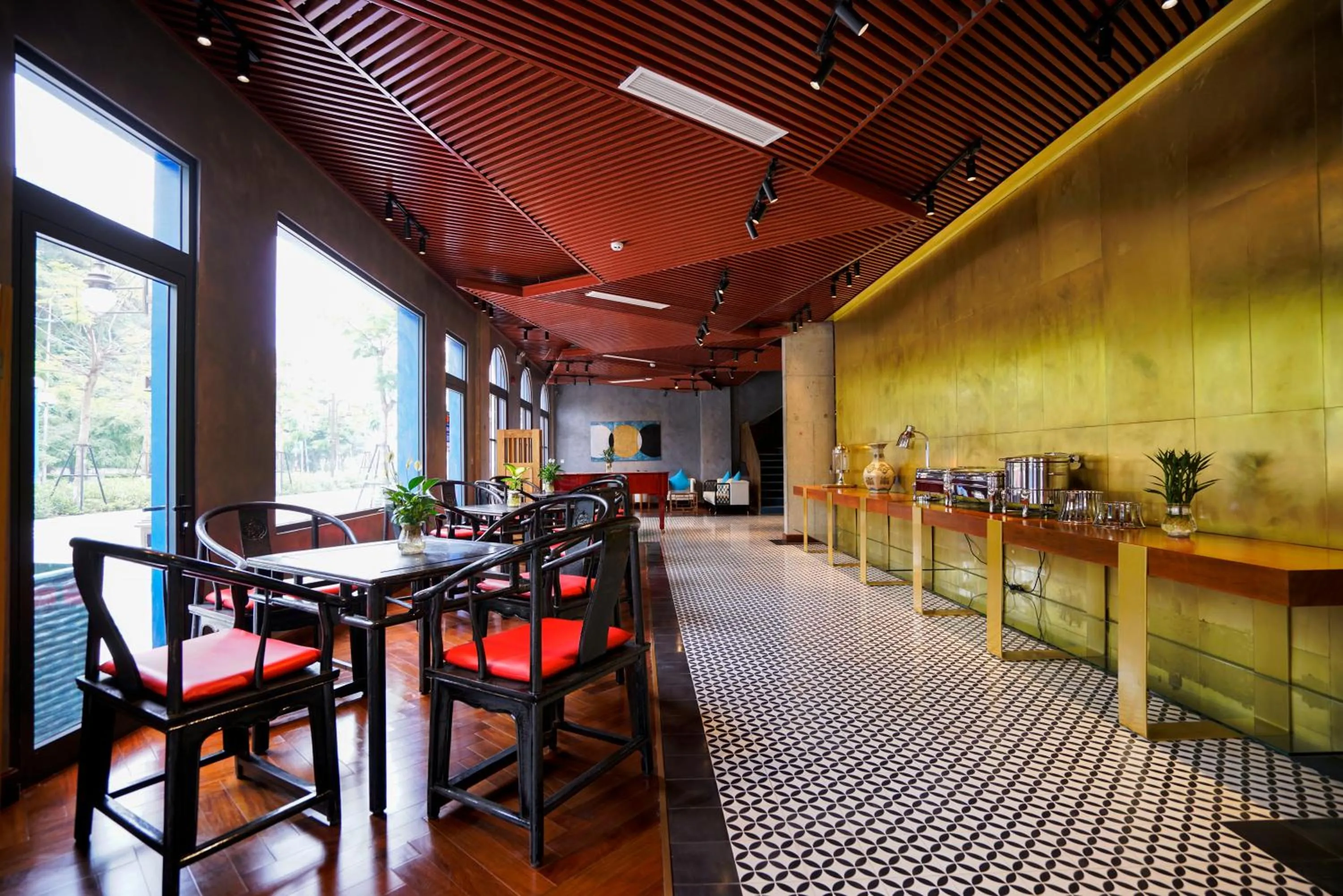 Restaurant/places to eat in 1925 Ha Long Hotel