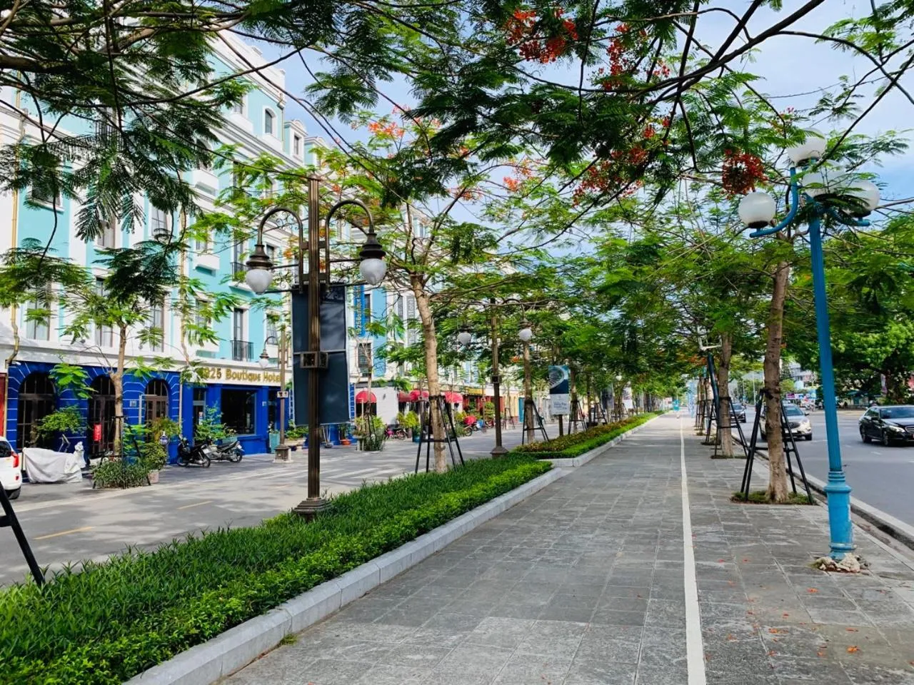 Street view in 1925 Ha Long Hotel