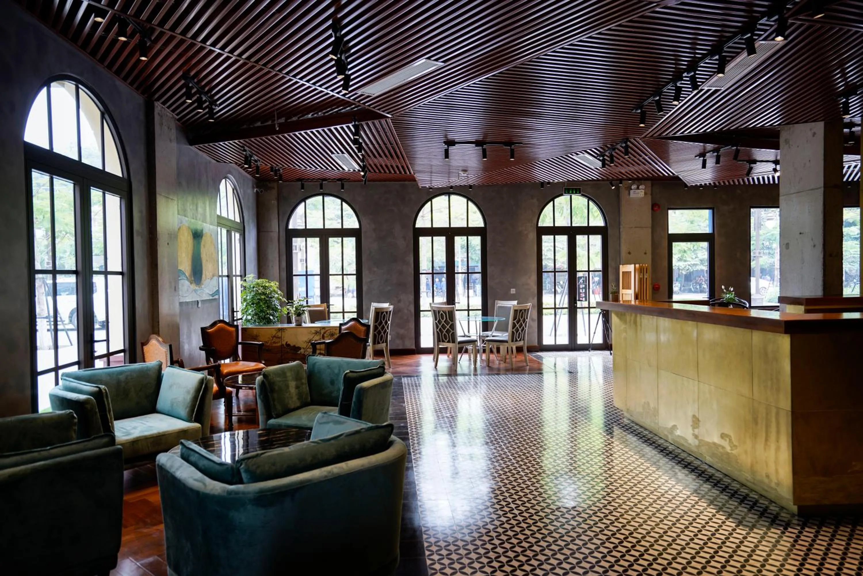 Lounge or bar in 1925 Ha Long Hotel