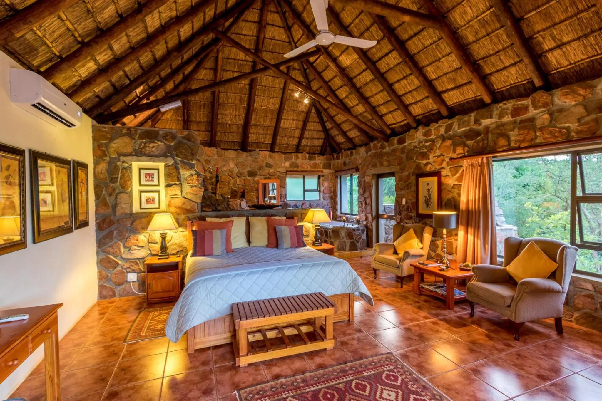 Photo of the whole room, Bed in Iketla Lodge