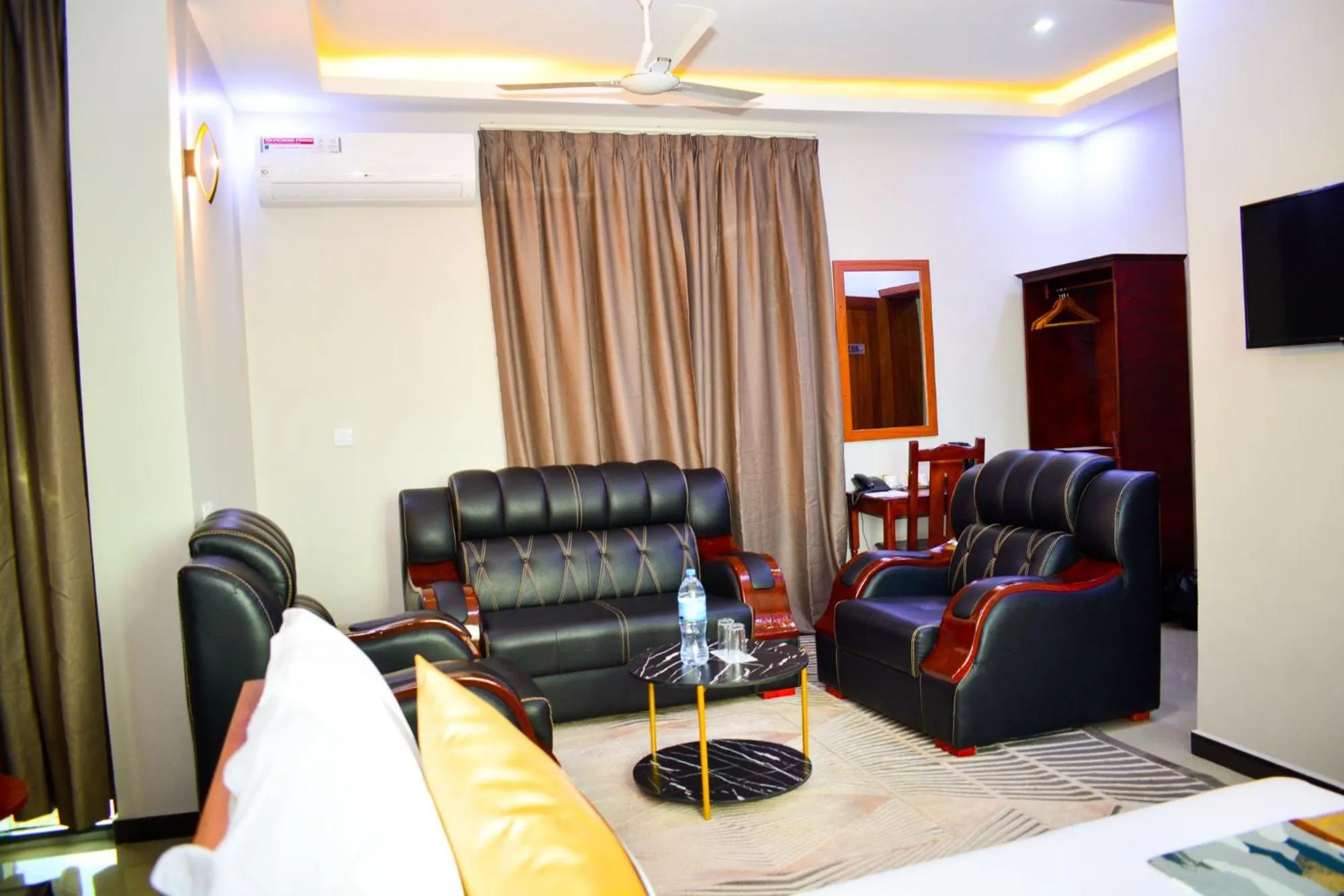 TV and multimedia in Inoga Luxury Hotel