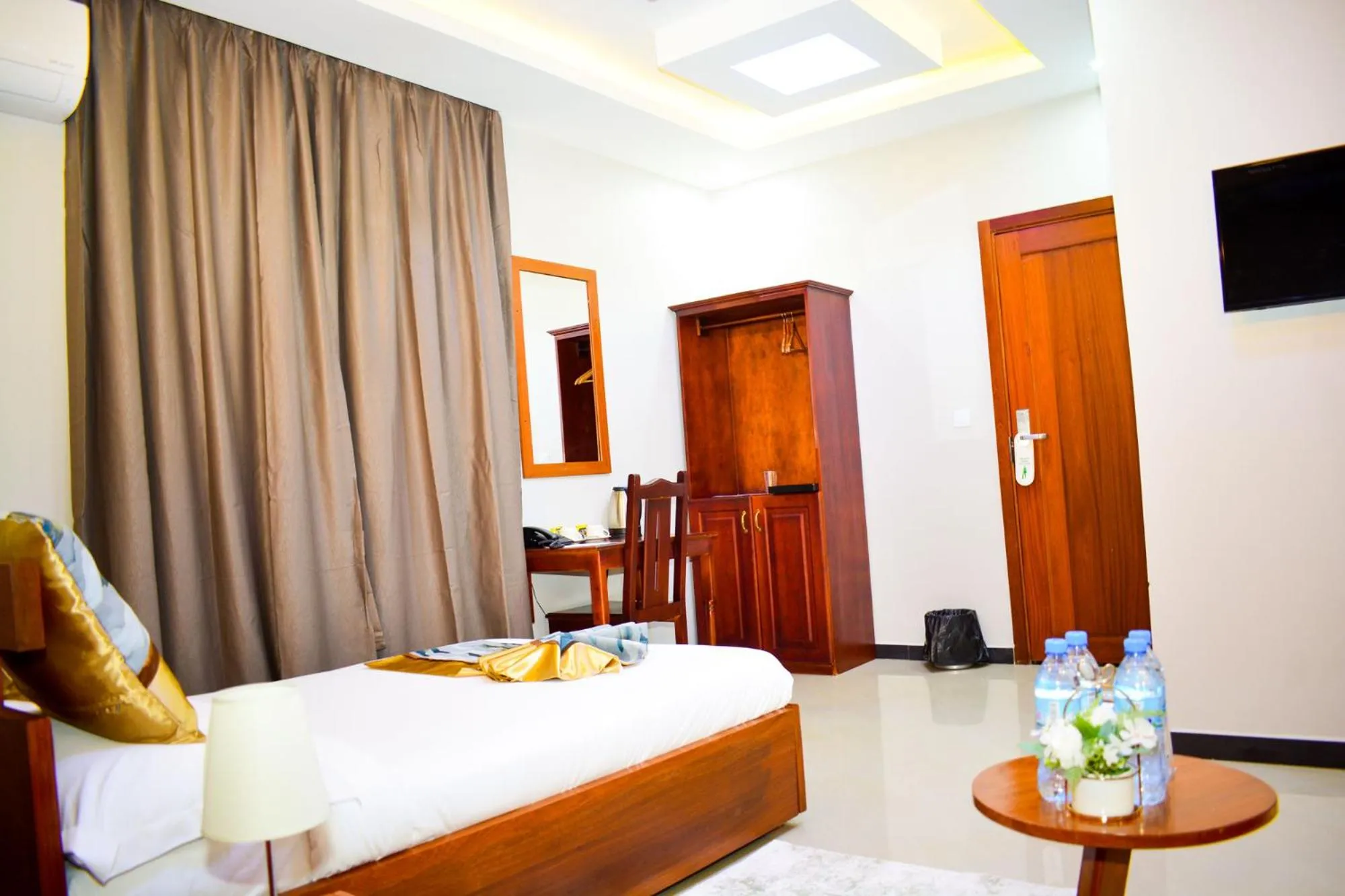 Communal lounge/ TV room in Inoga Luxury Hotel