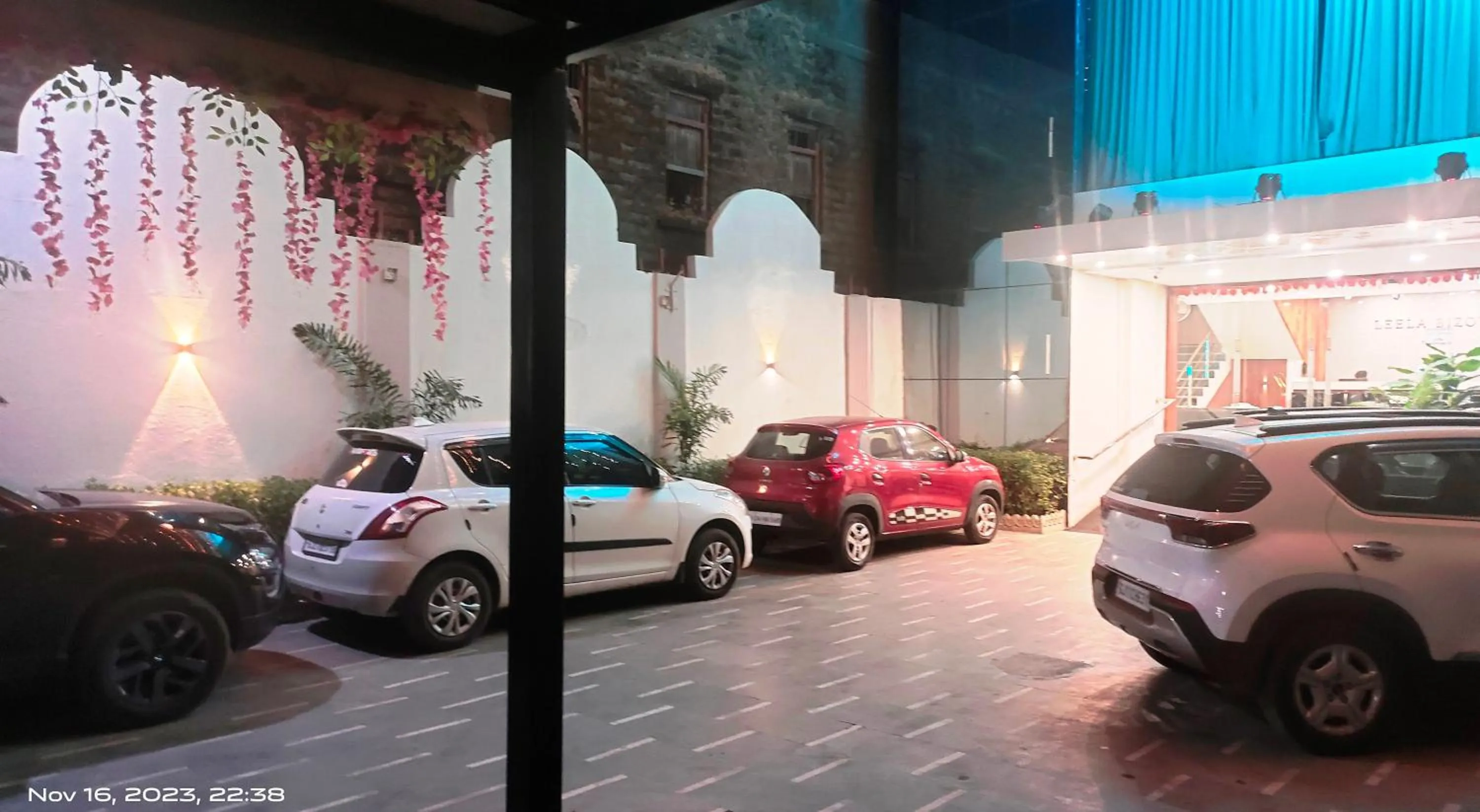 Parking in LEELA BIZOTEL