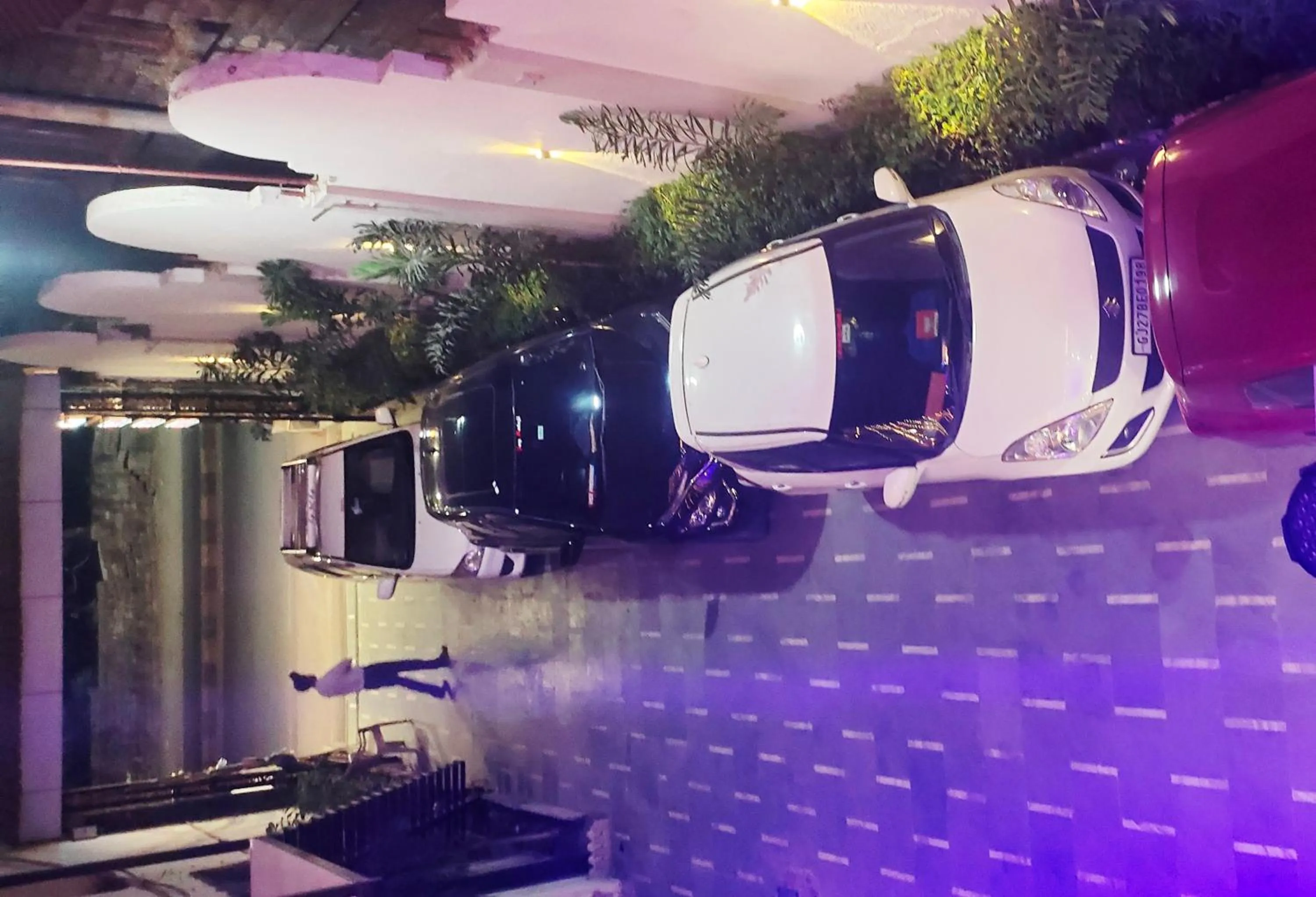 Parking in LEELA BIZOTEL