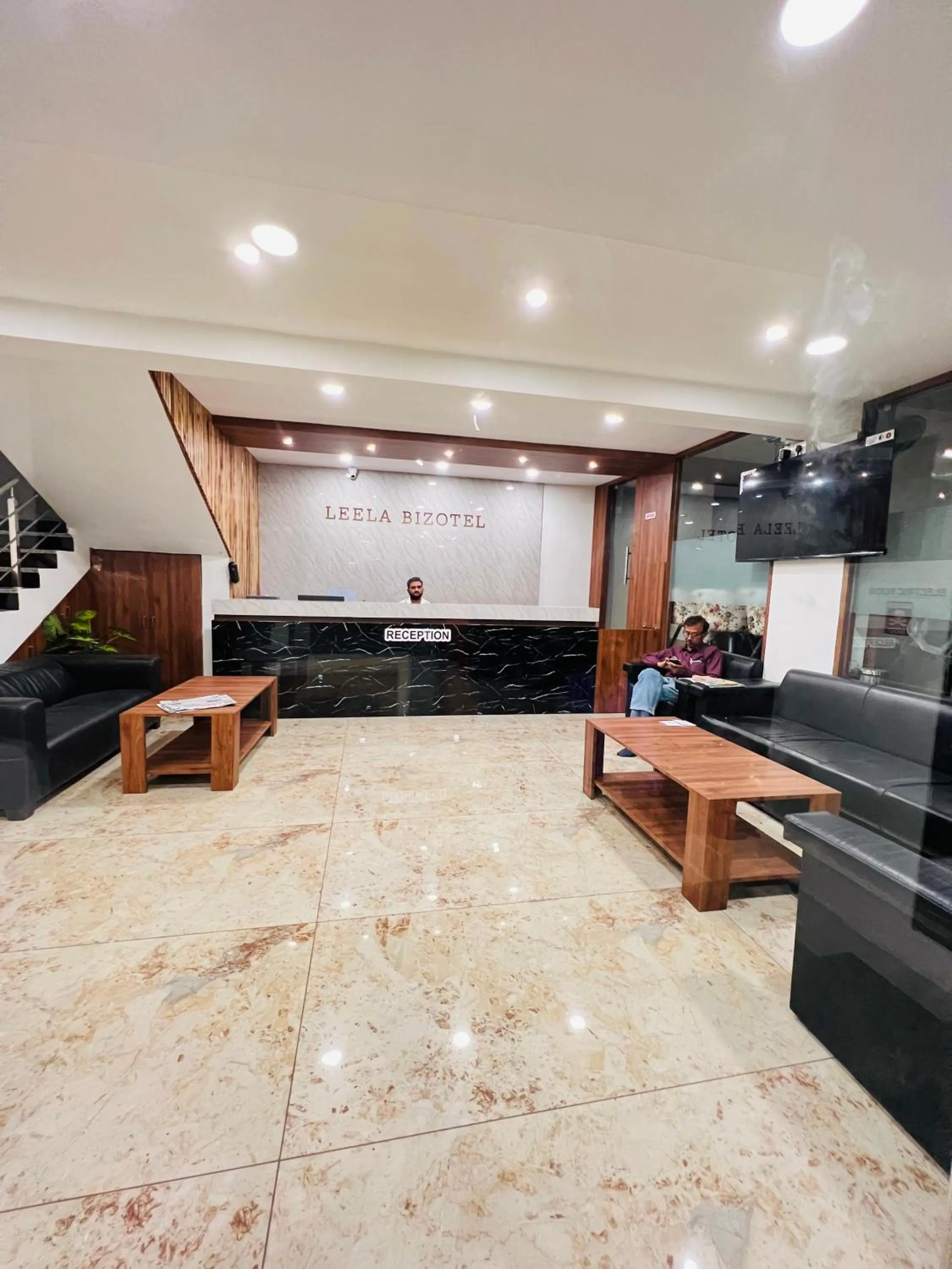 Lobby or reception in LEELA BIZOTEL