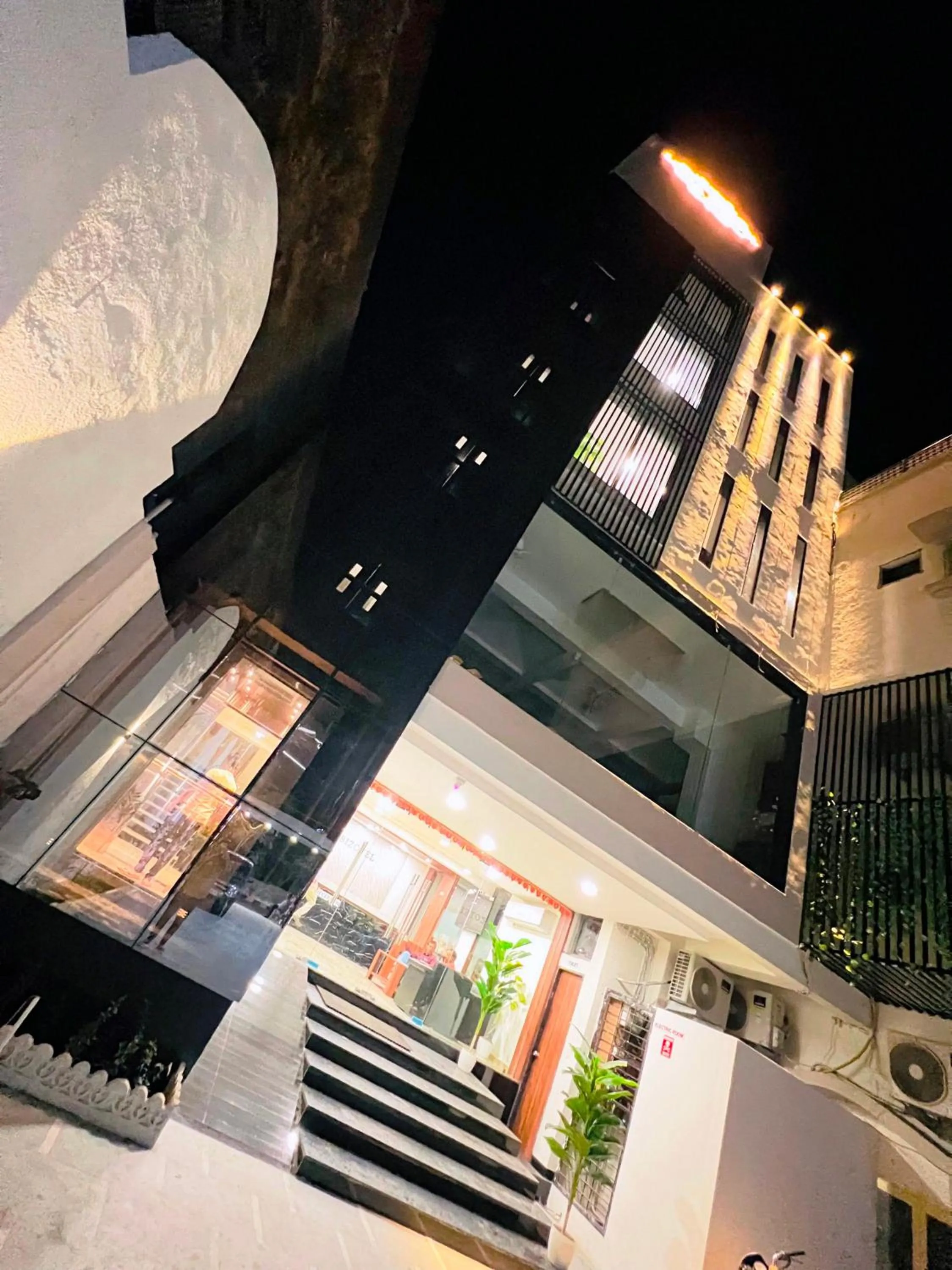 Property building in LEELA BIZOTEL