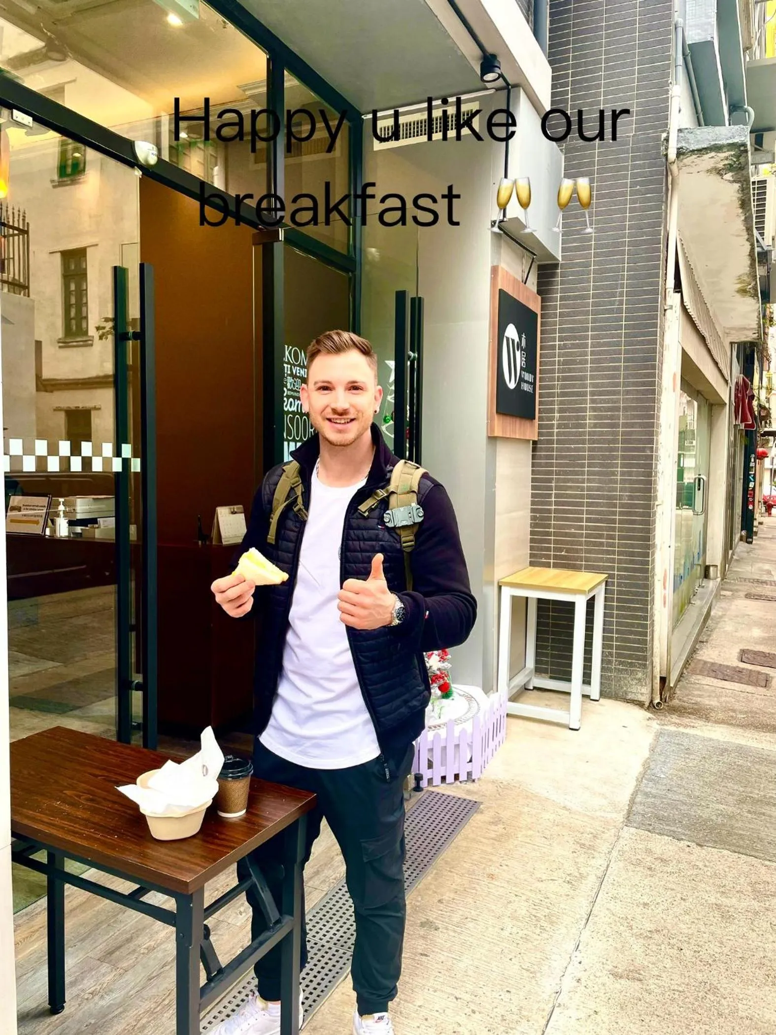 group of guests in 木居 Woody House