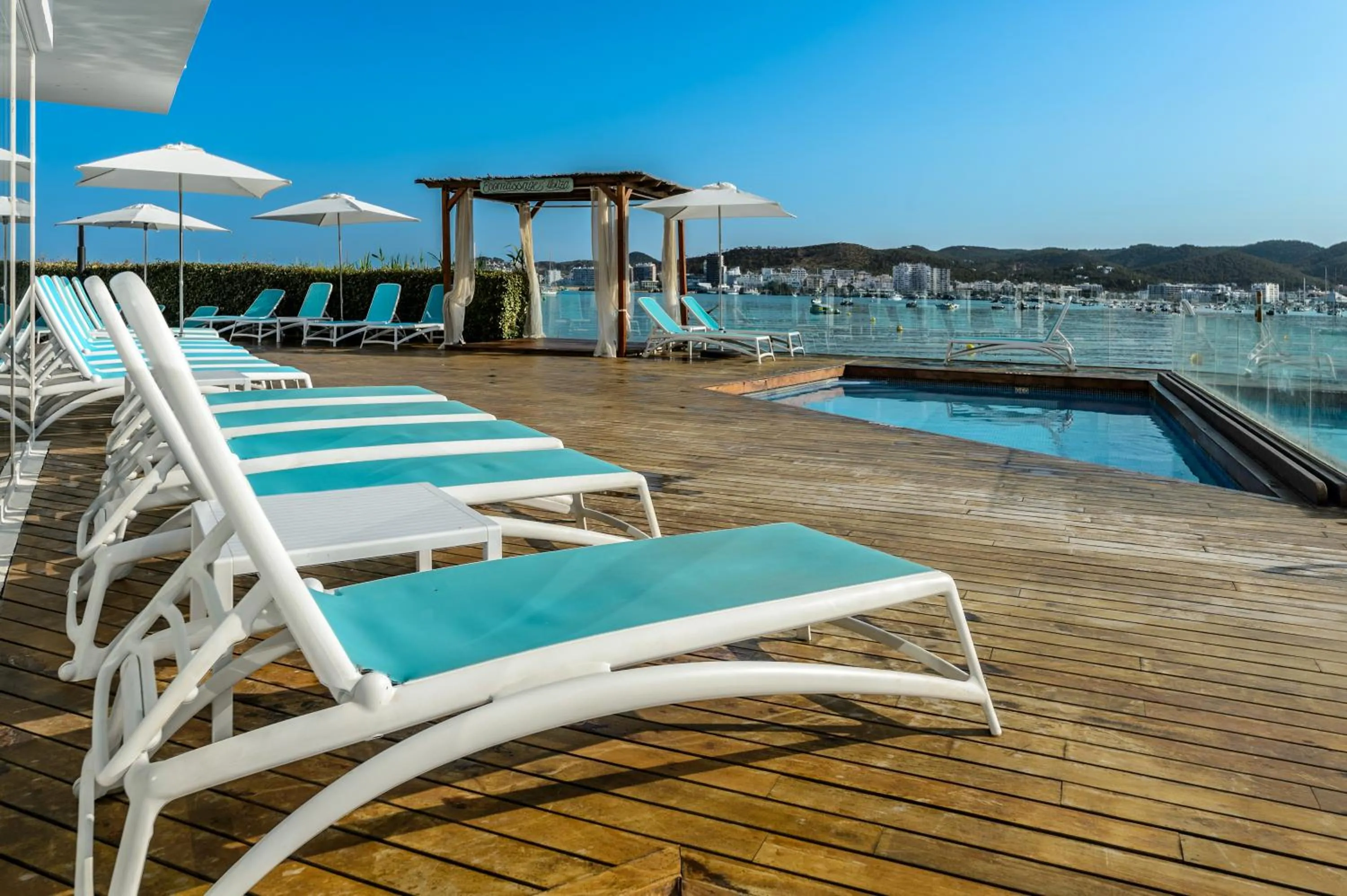 Swimming pool in Hotel Vibra San Remo