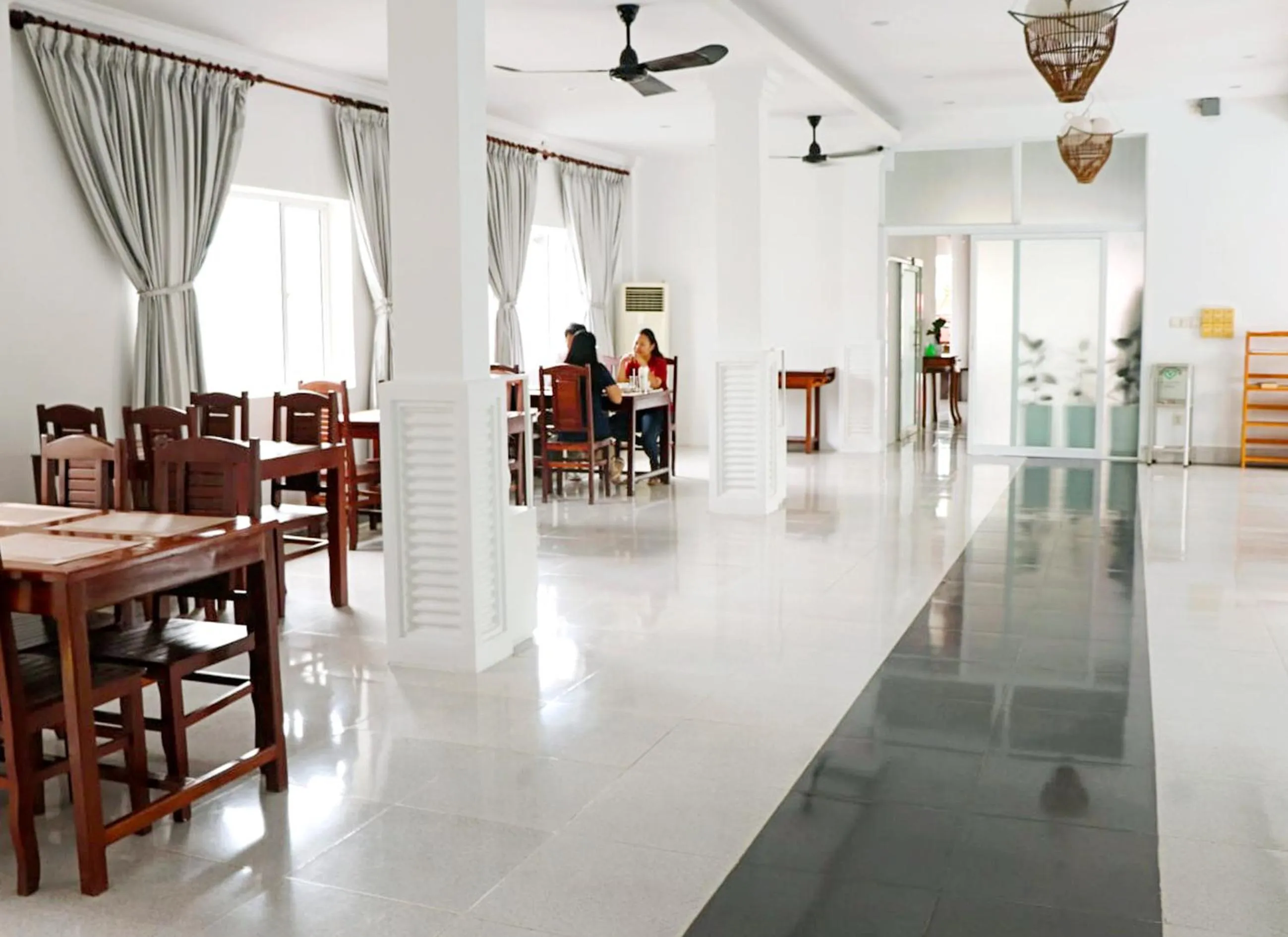 Restaurant/places to eat in The Blanc Residence