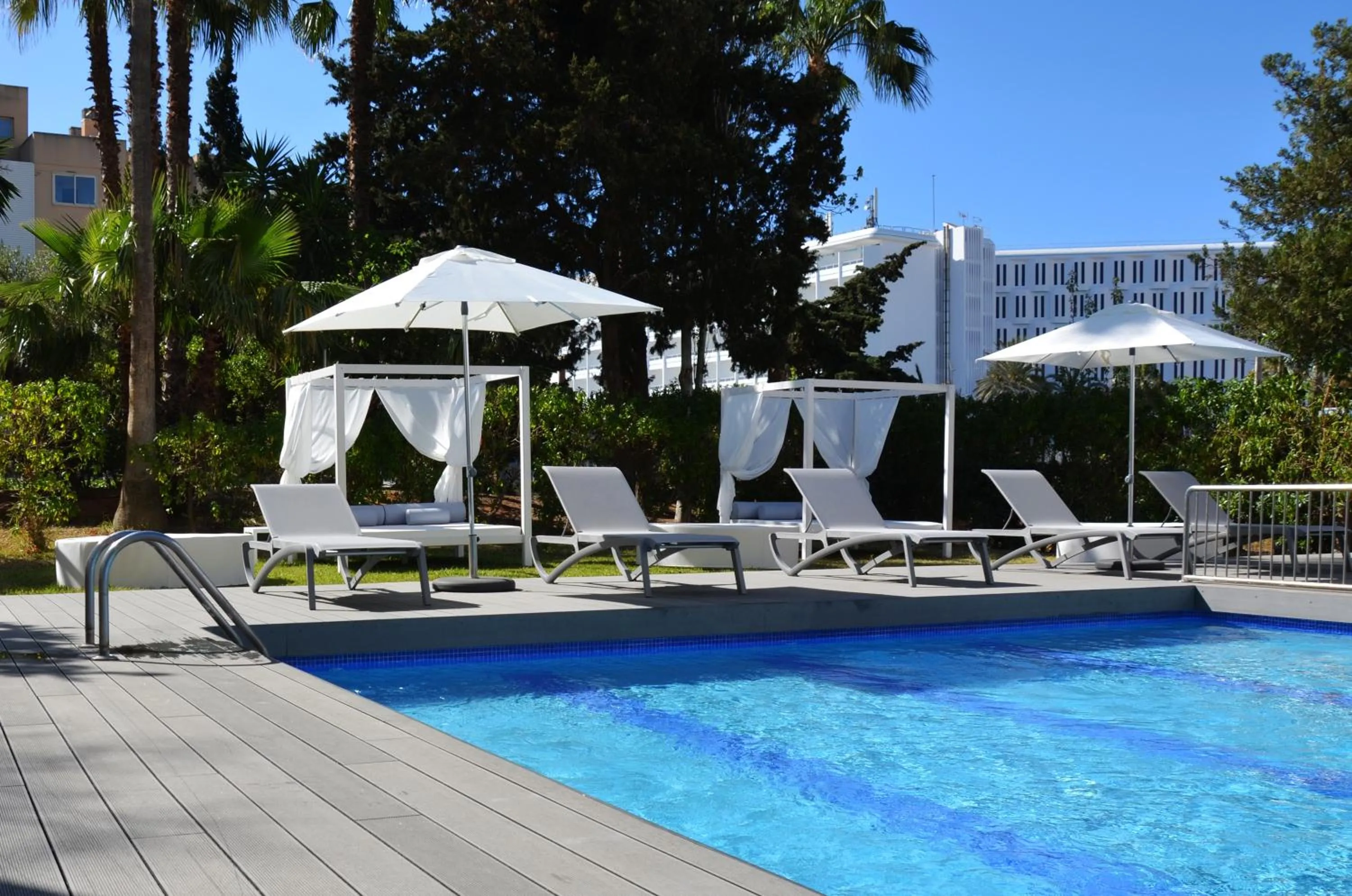 Swimming pool in Apartamentos Vibra Tivoli