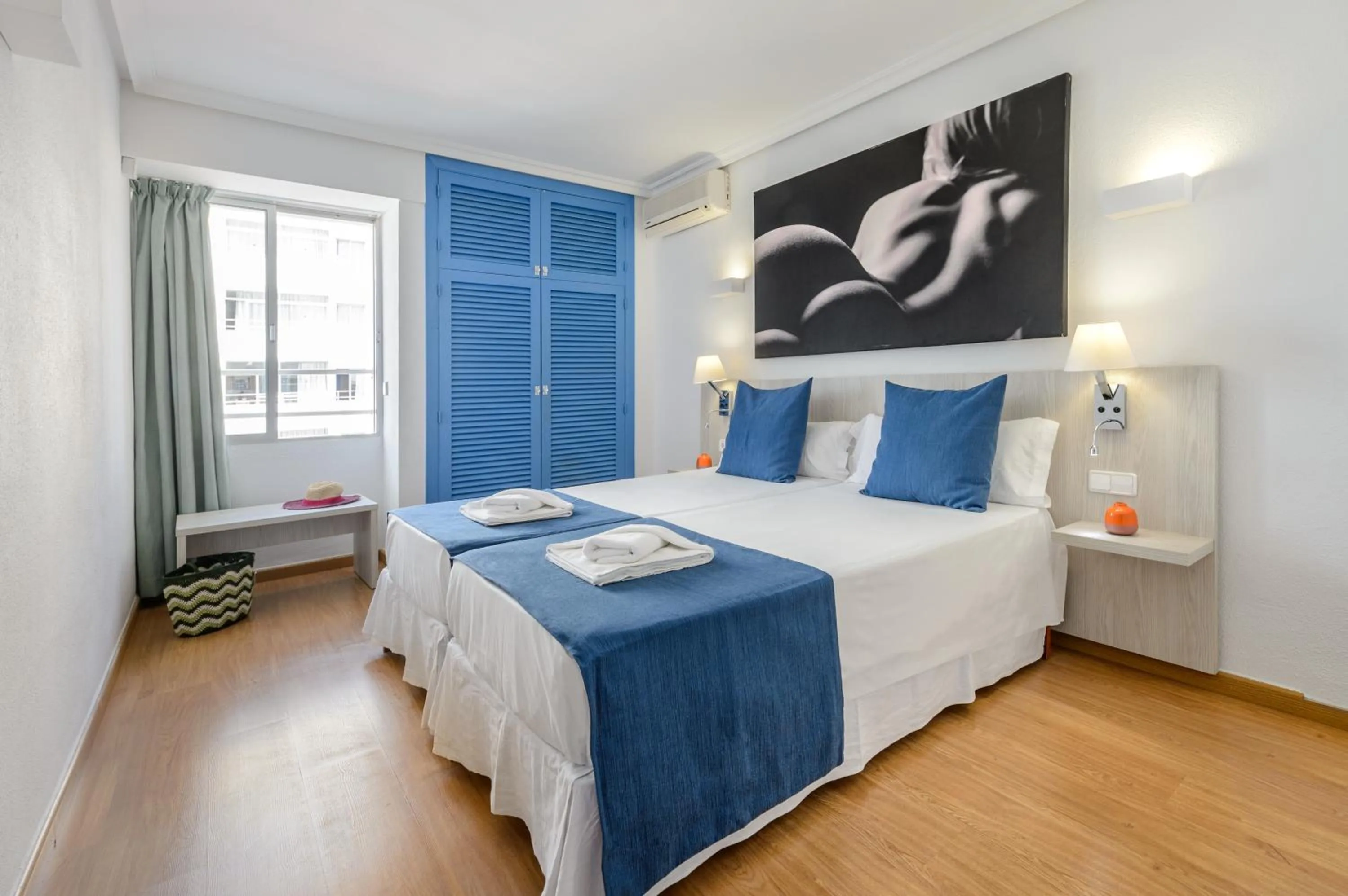 Bedroom, Bed in Apartamentos Vibra Tivoli