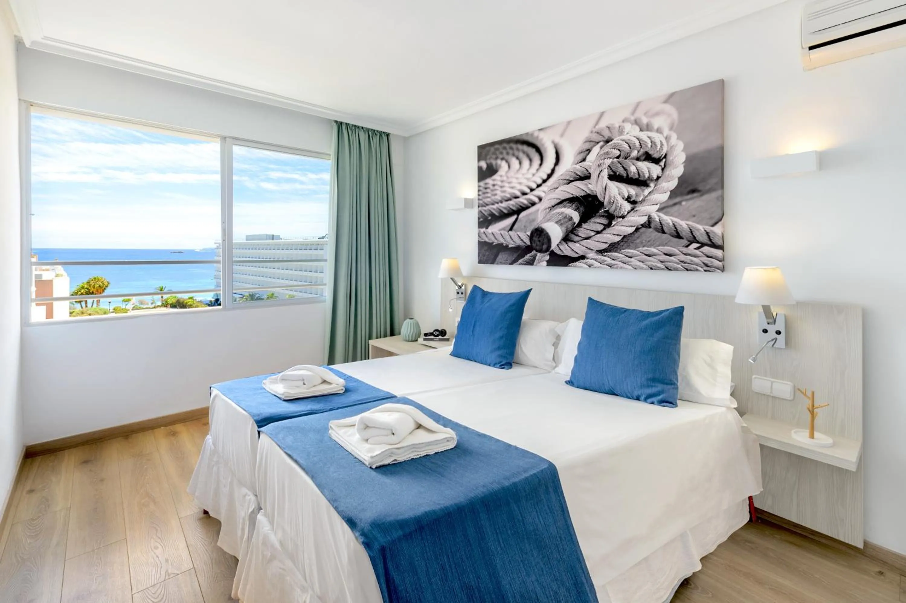 Bedroom, Bed in Apartamentos Vibra Tivoli