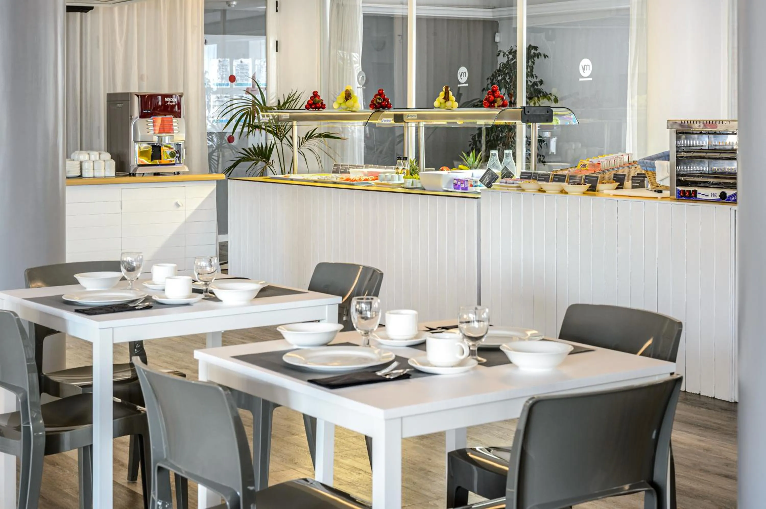 Restaurant/places to eat in Apartamentos Vibra Tivoli