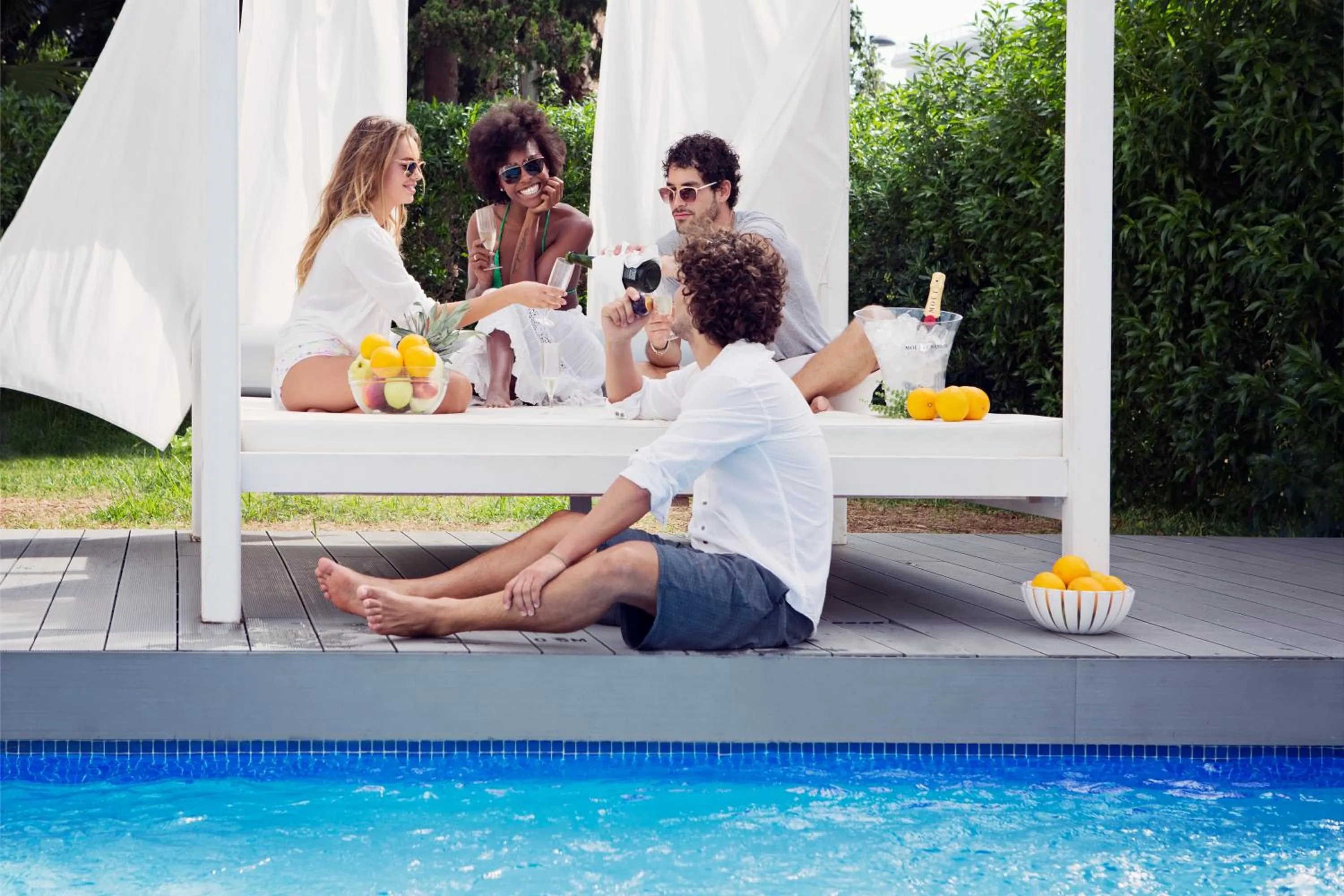 People in Apartamentos Vibra Tivoli