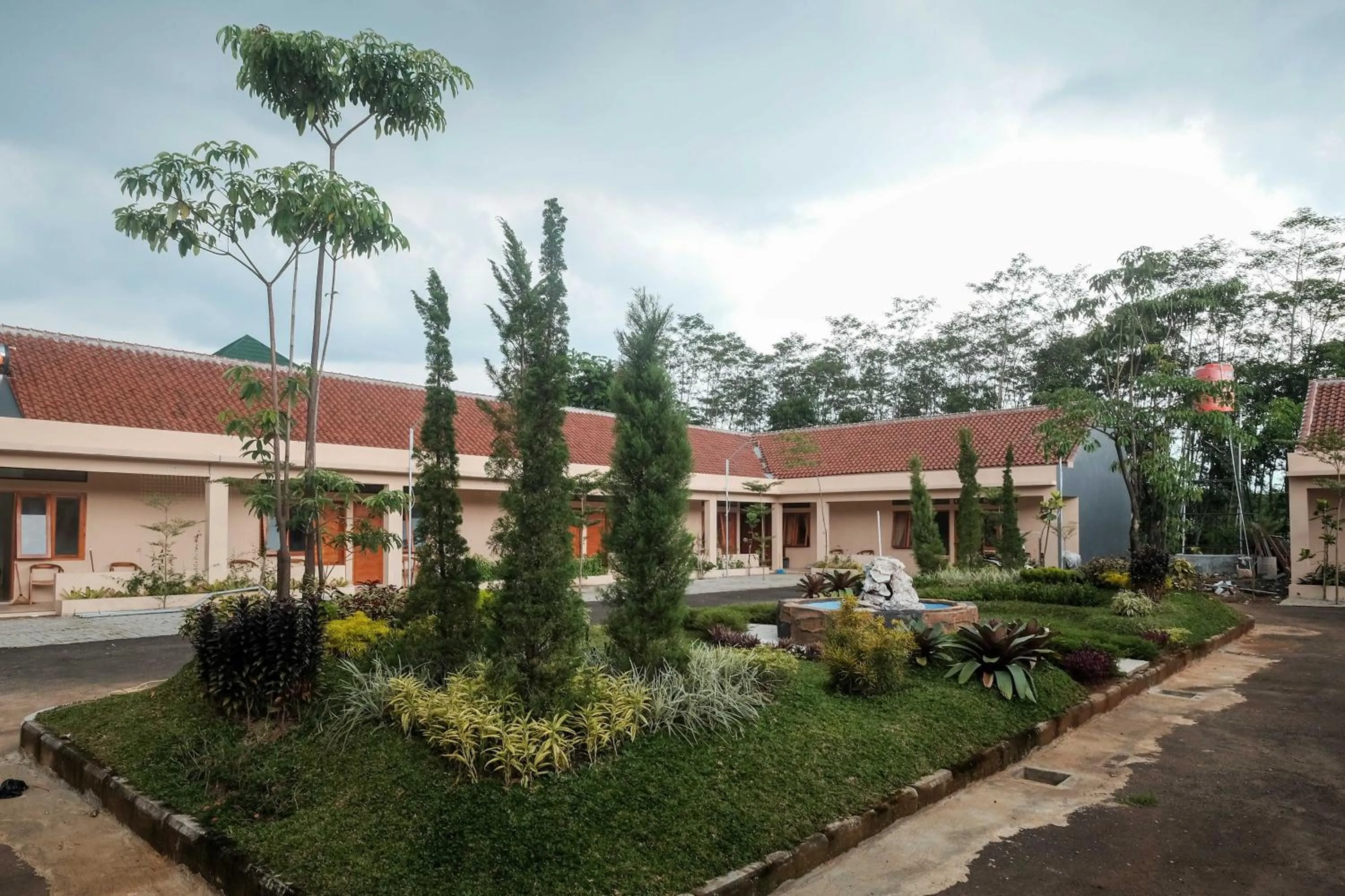 Garden in RedDoorz Plus Syariah at Hotel Indonesia Kajen