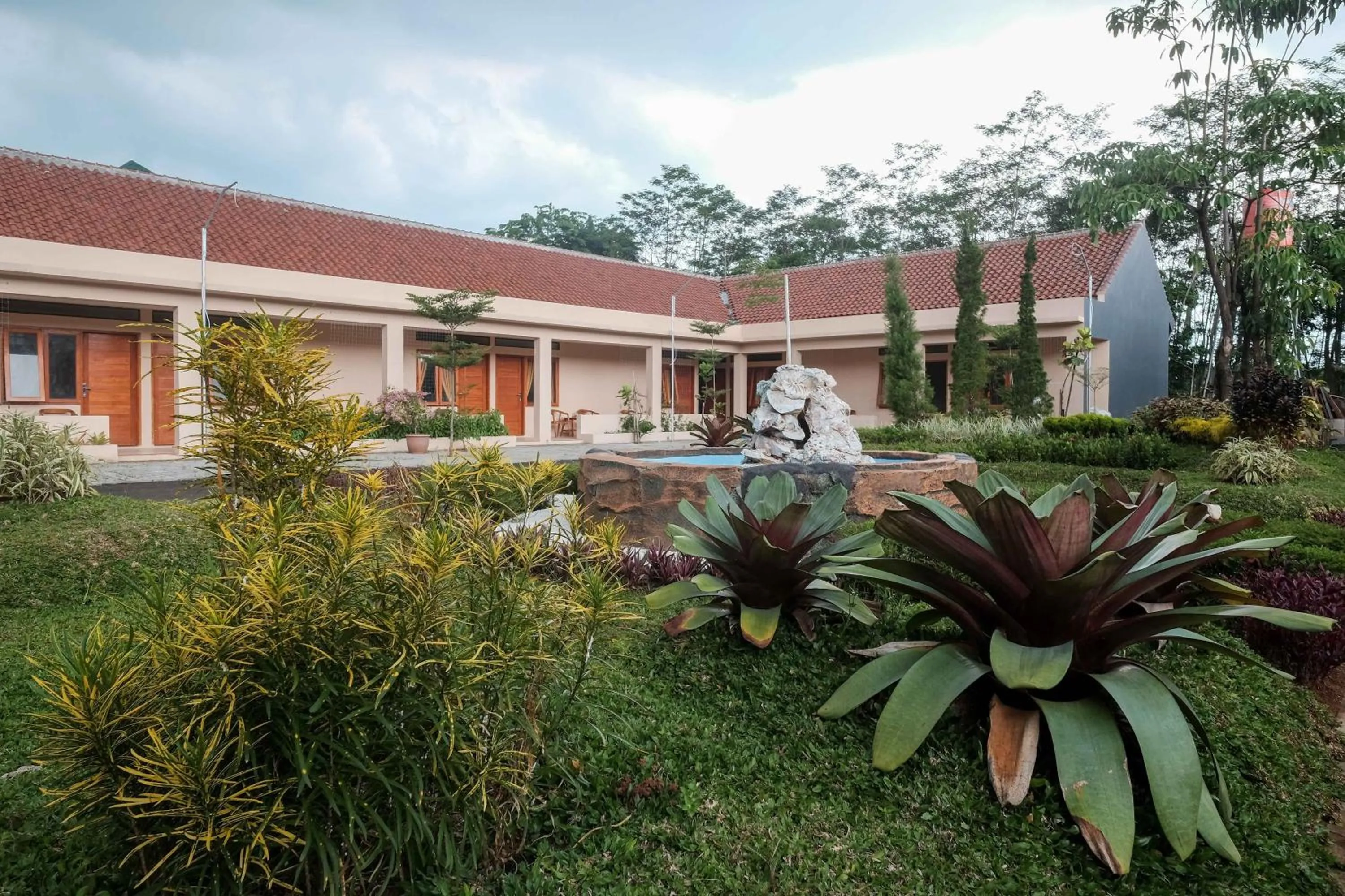 Property building in RedDoorz Plus Syariah at Hotel Indonesia Kajen