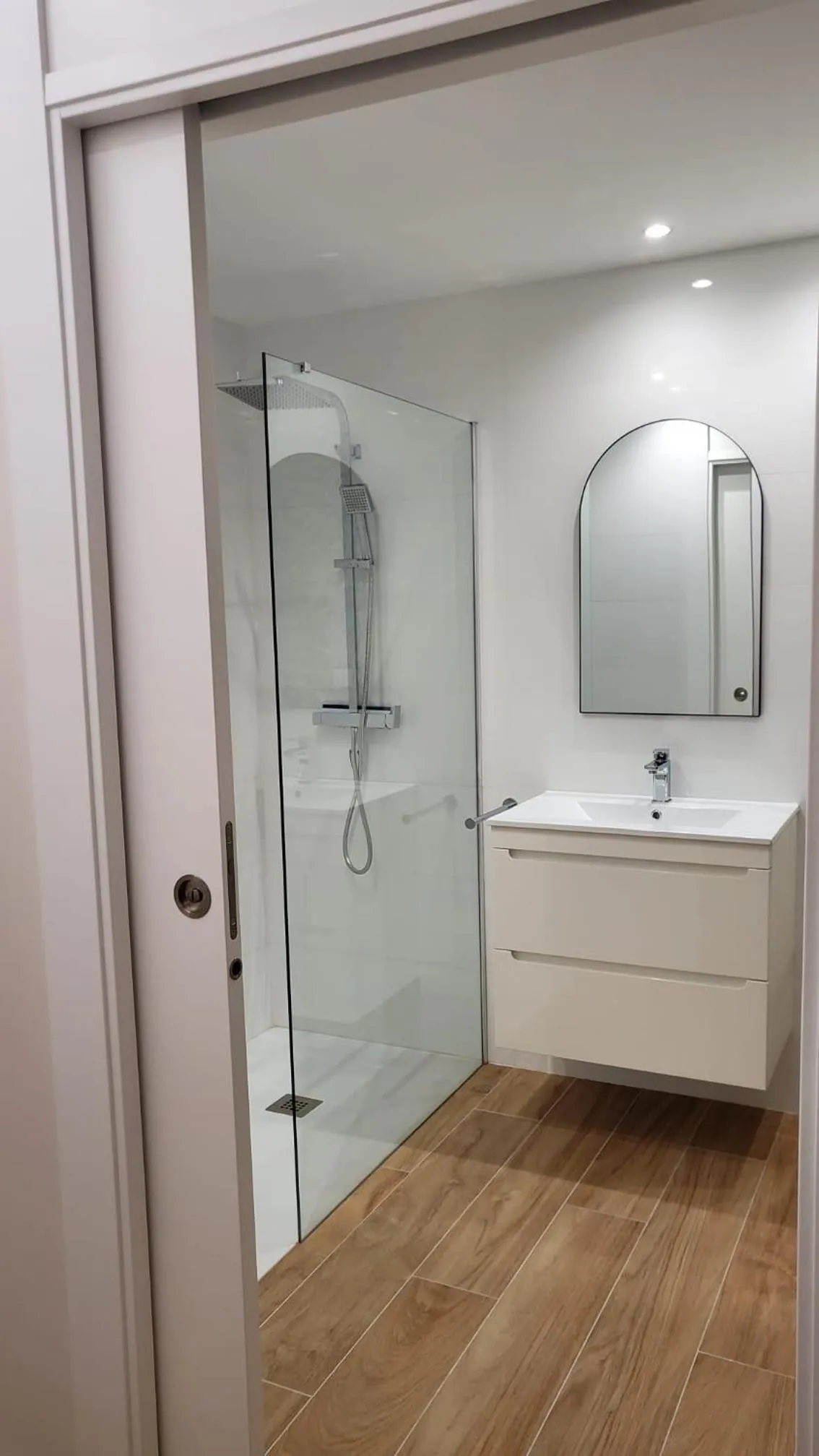 Shower in Cíes Luxury Suitel Lily Rodsen - Love your Stay