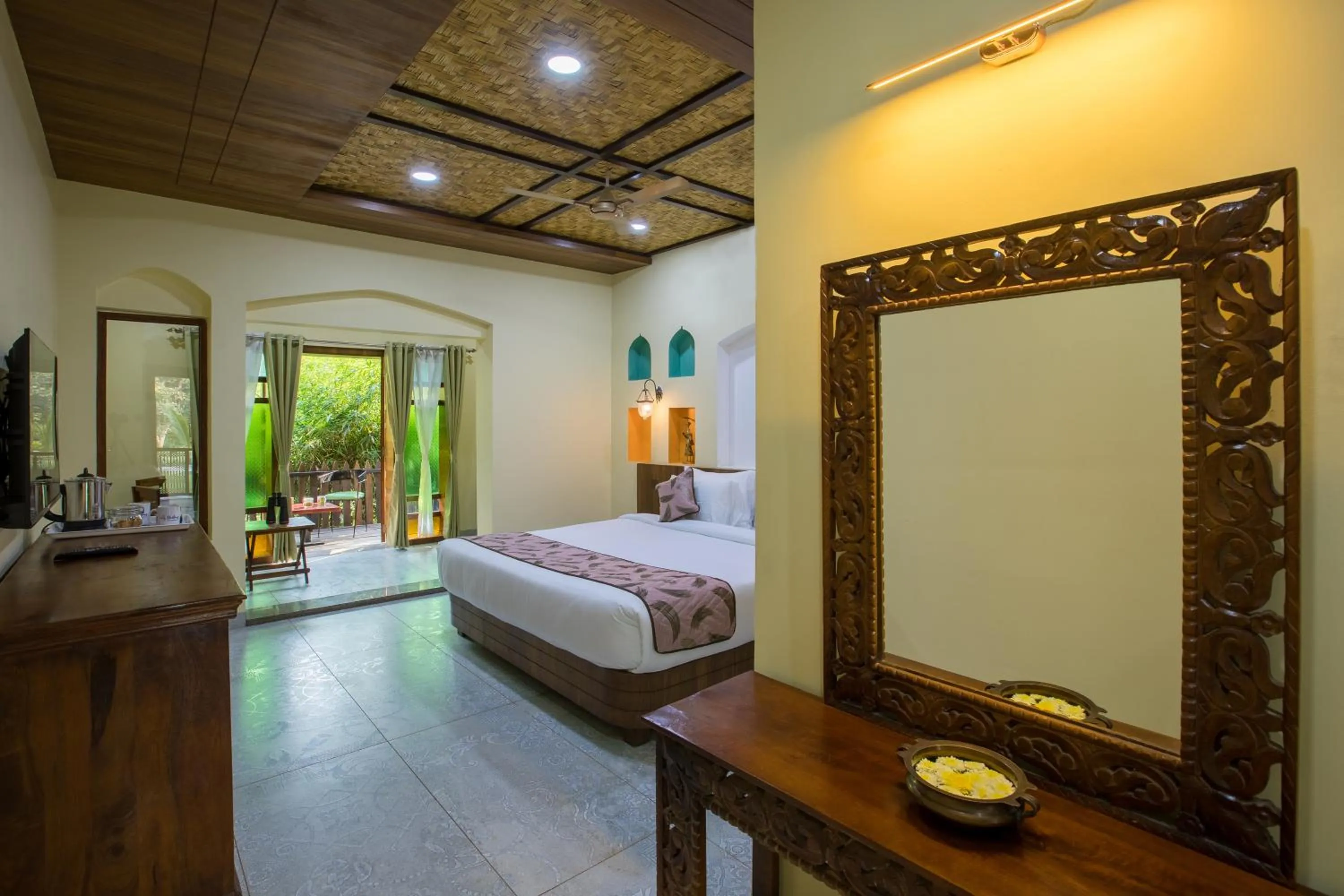 Photo of the whole room, Bed in Sterling Padam Pench