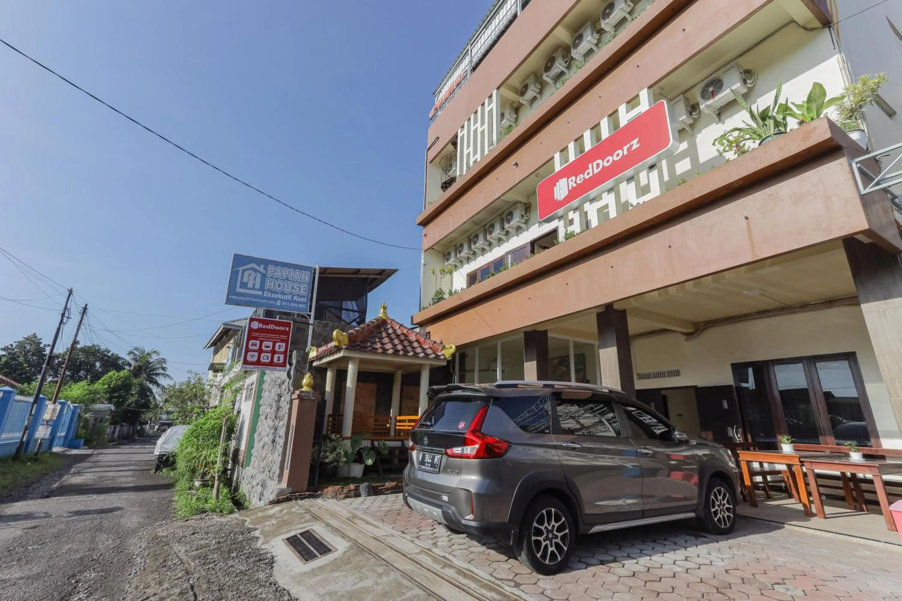 Property building in RedDoorz Syariah near Universitas Jember