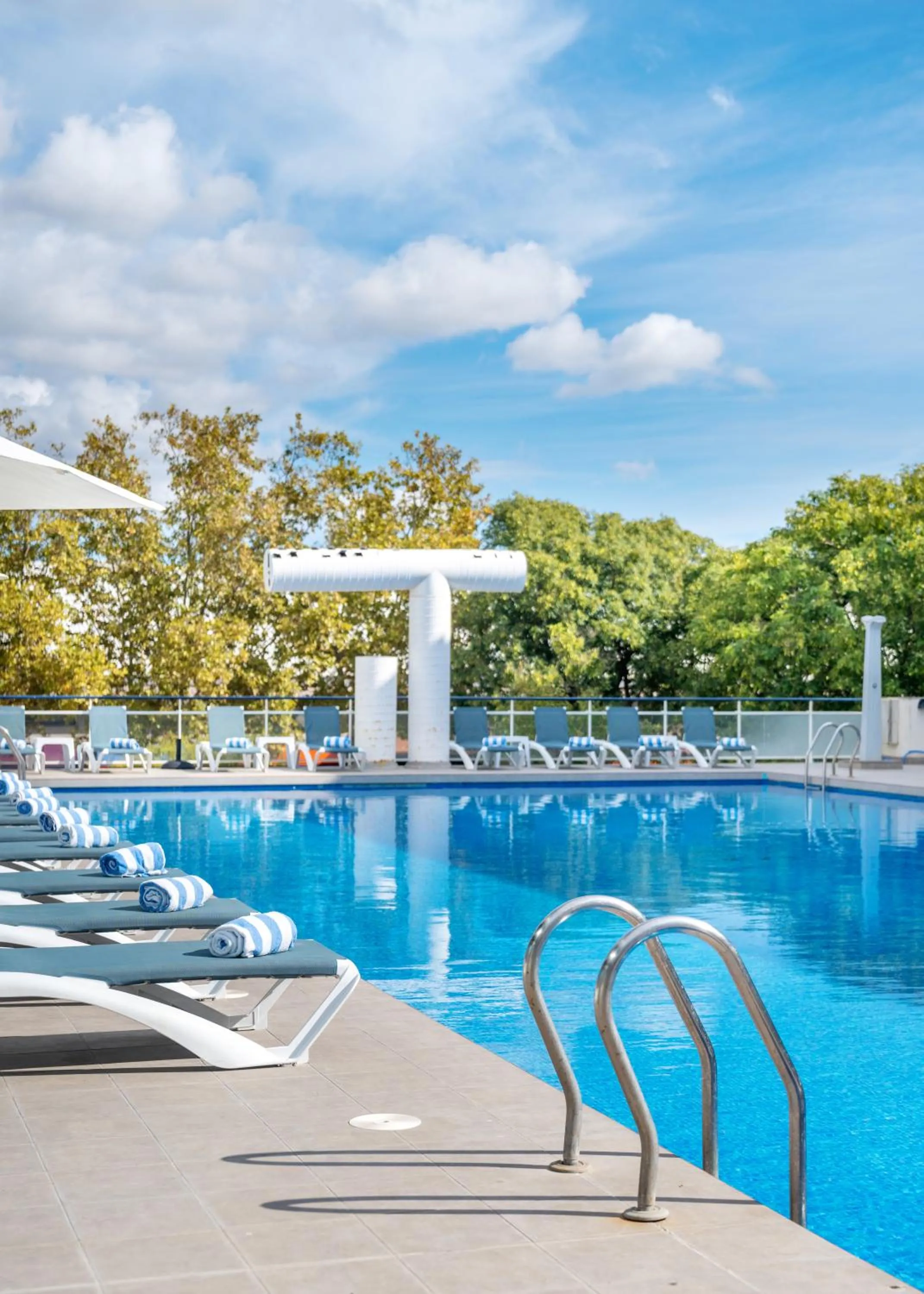 Swimming pool in Aparthotel Ona Palamós