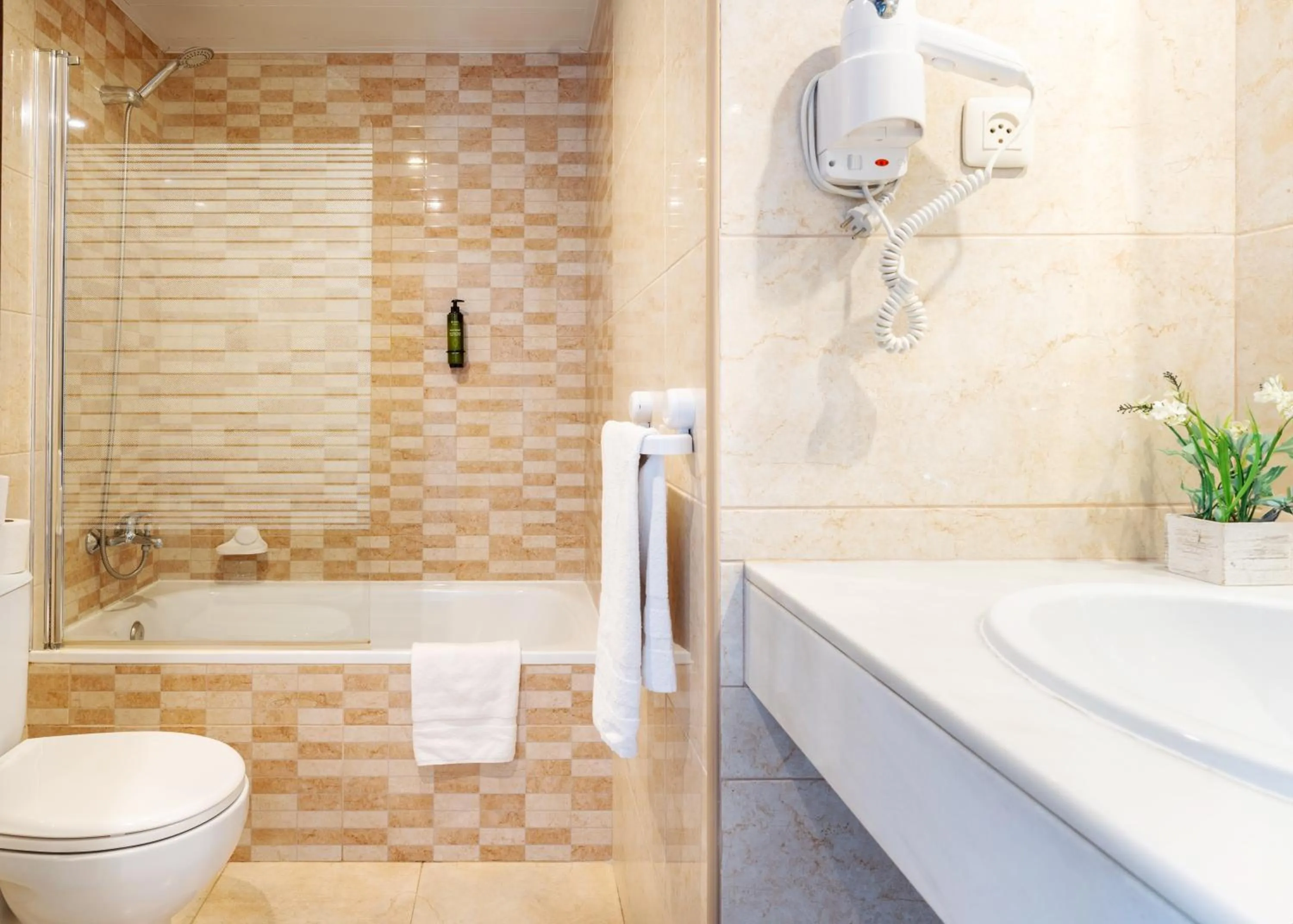 Bathroom in Aparthotel Ona Palamós