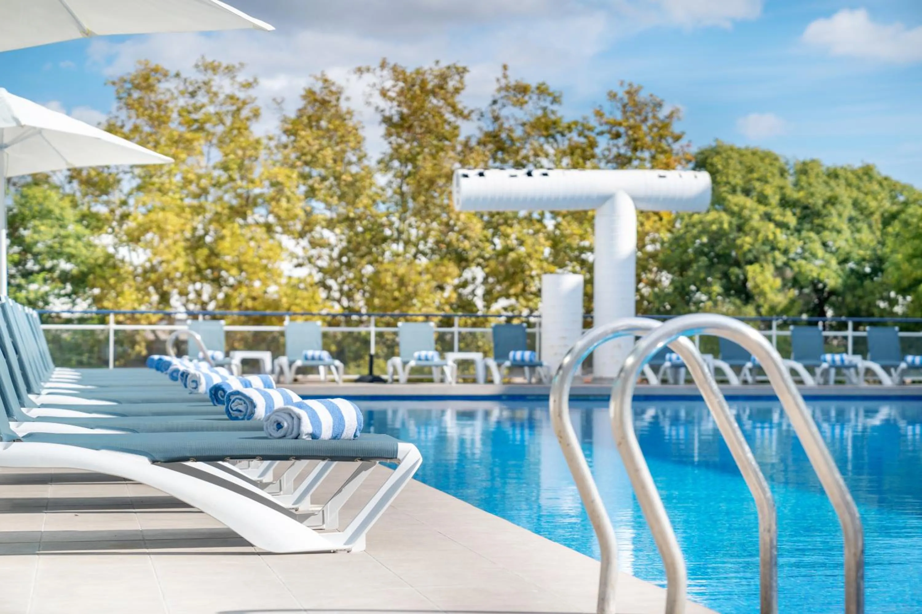Swimming pool in Aparthotel Ona Palamós