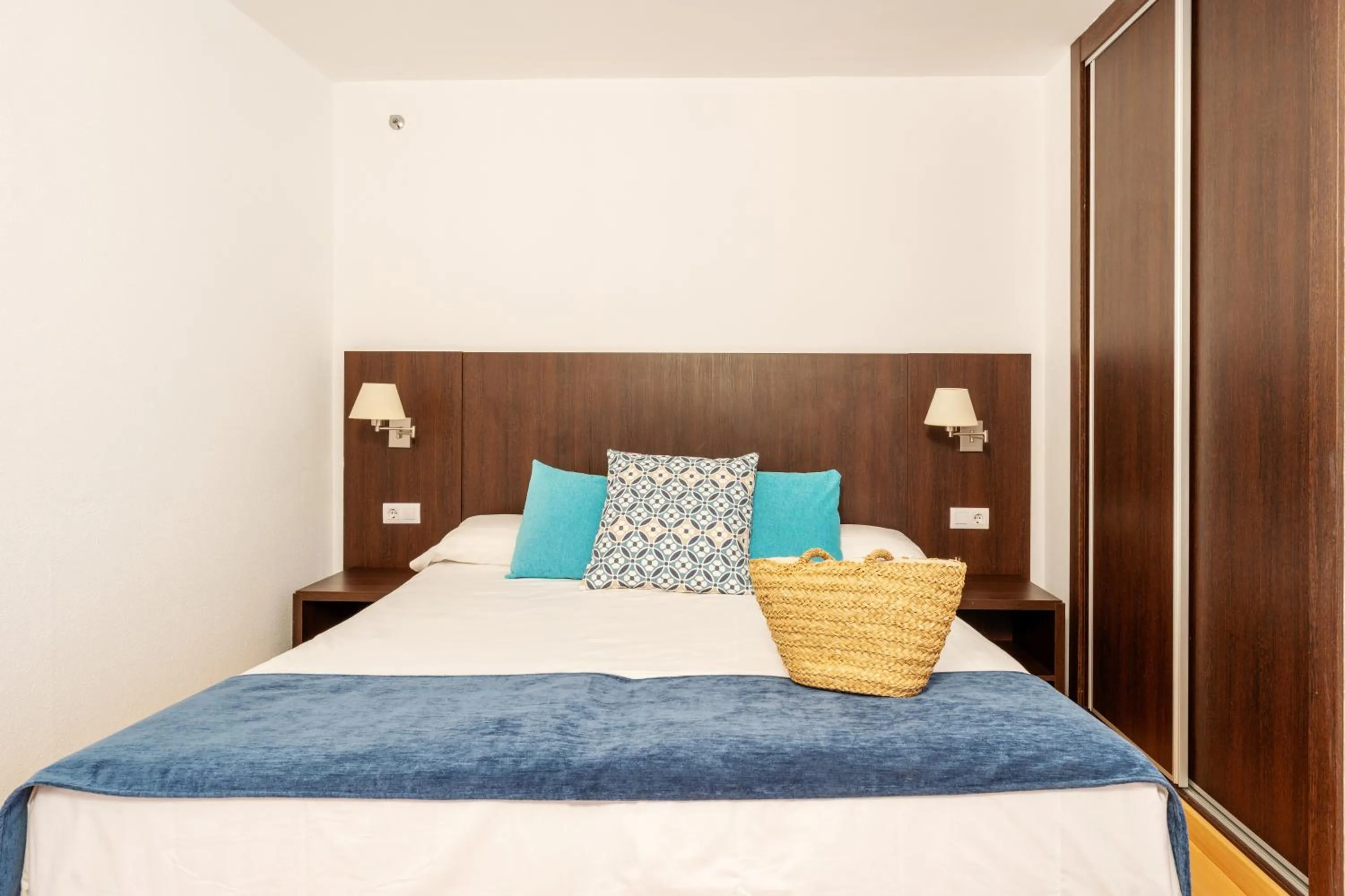 Bedroom, Bed in Aparthotel Ona Palamós