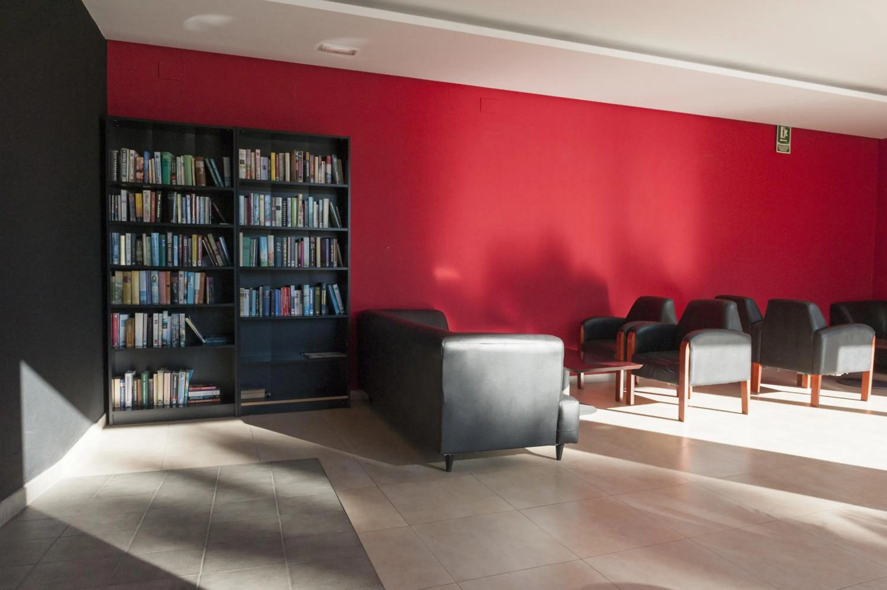 Communal lounge/ TV room in Apartamentos Michel Angelo Benidorm