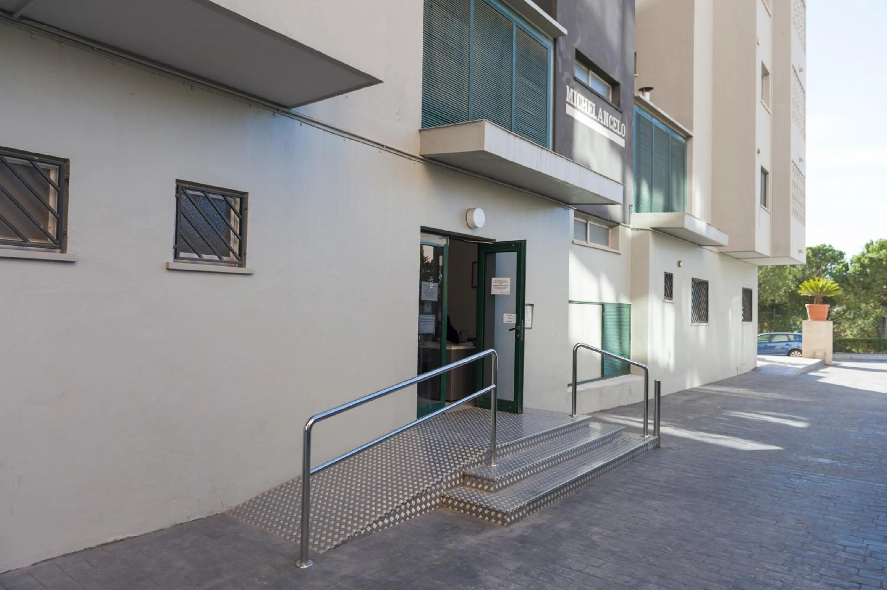 Facade/entrance in Apartamentos Michel Angelo Benidorm