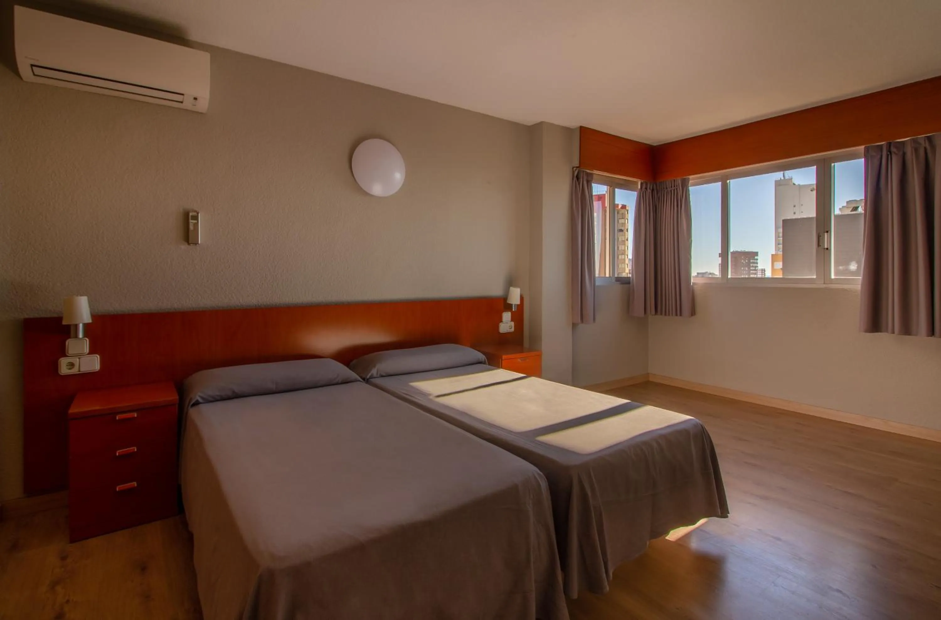 Bedroom, Bed in Apartamentos Michel Angelo Benidorm