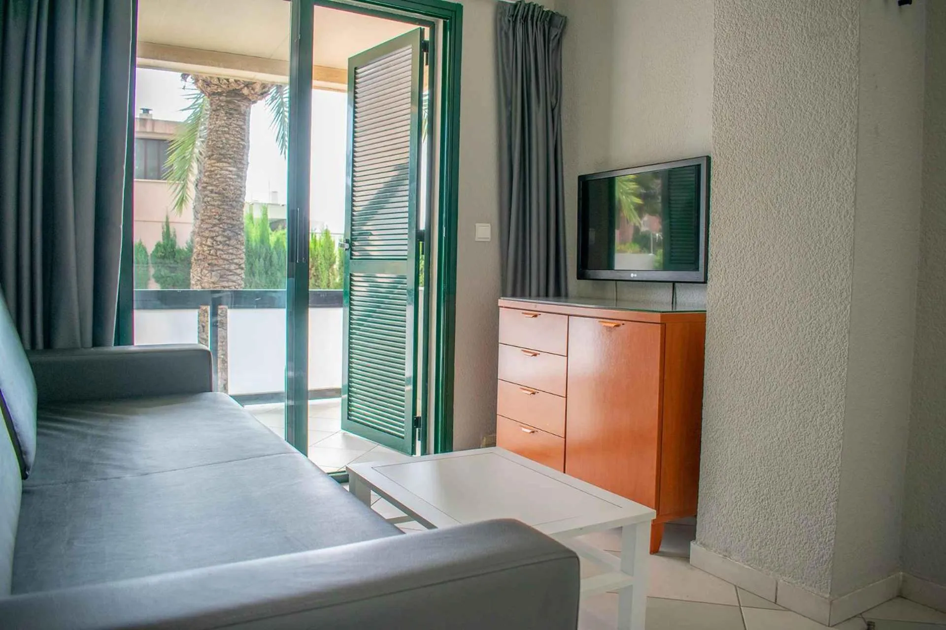 Living room, Bed in Apartamentos Michel Angelo Benidorm