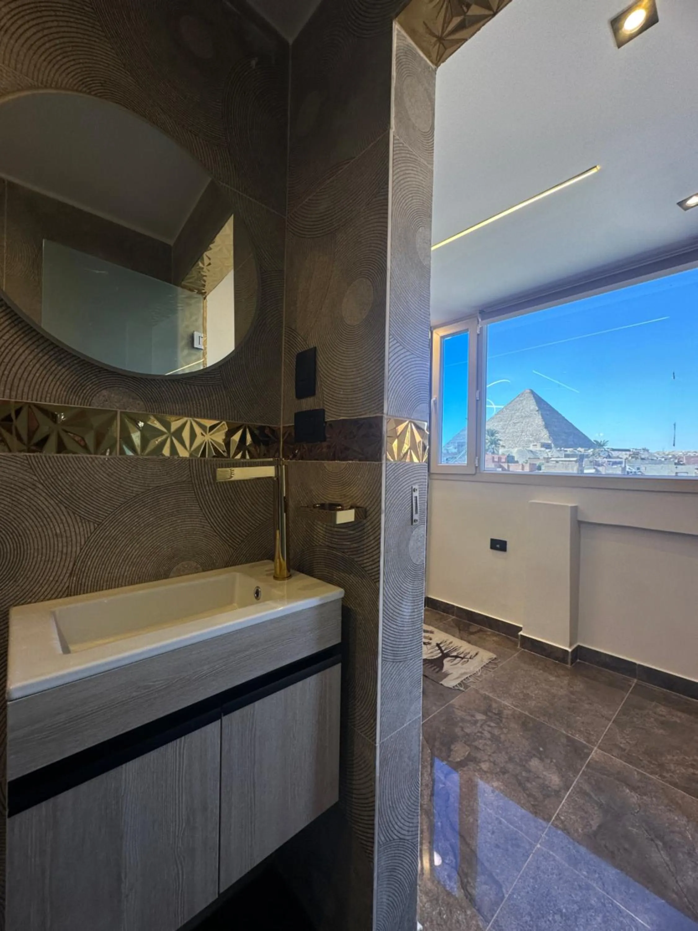 Osiris pyramids view inn