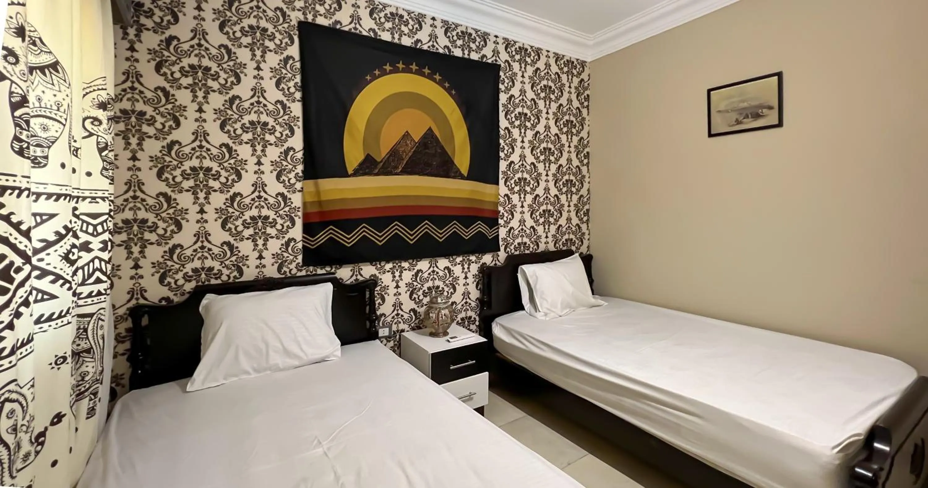 Bed in Osiris pyramids view inn