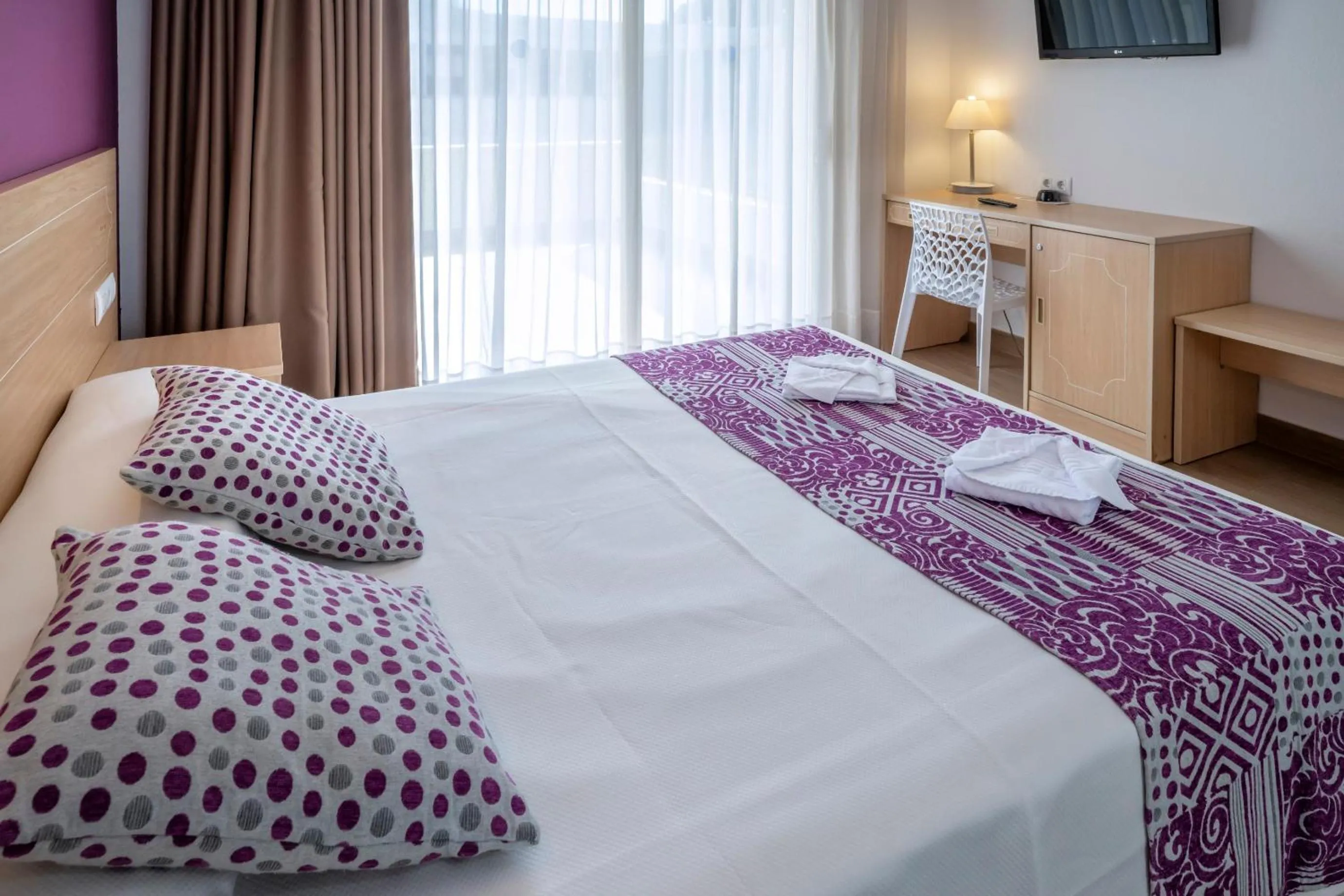 Photo of the whole room, Bed in 4R Meridià Mar