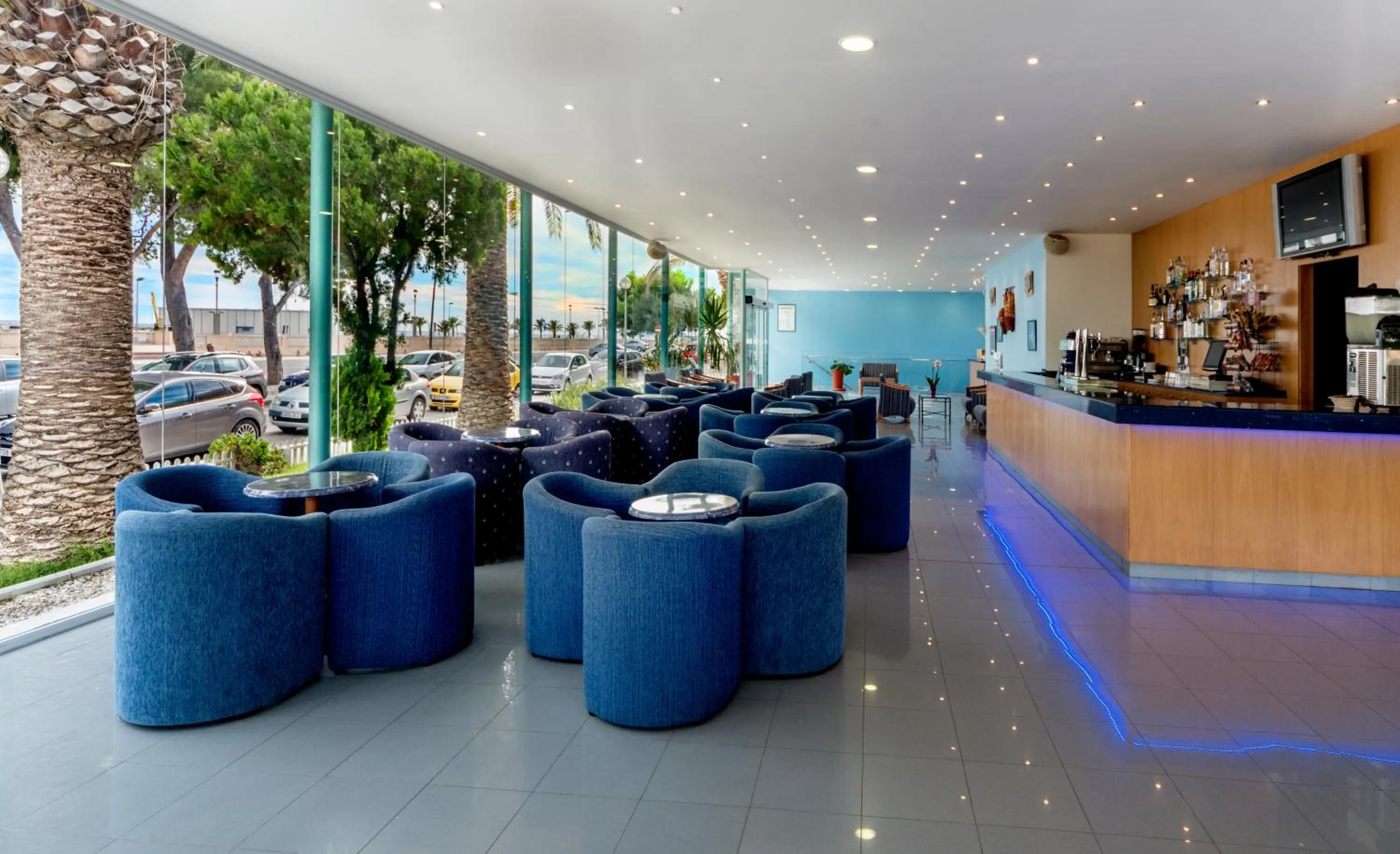 Lounge or bar in 4R Meridià Mar