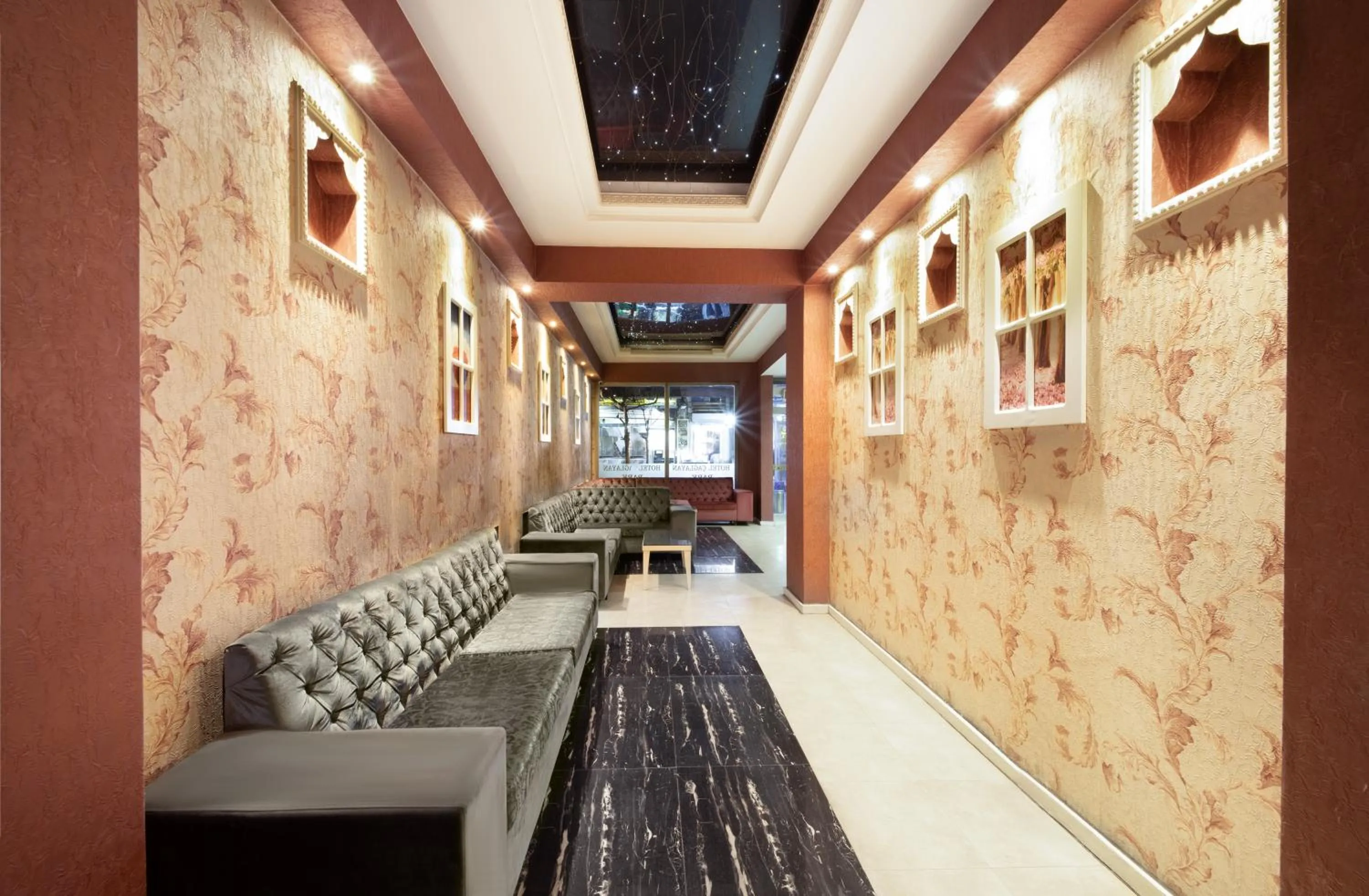 Lobby or reception in Park Çağlayan Hotel