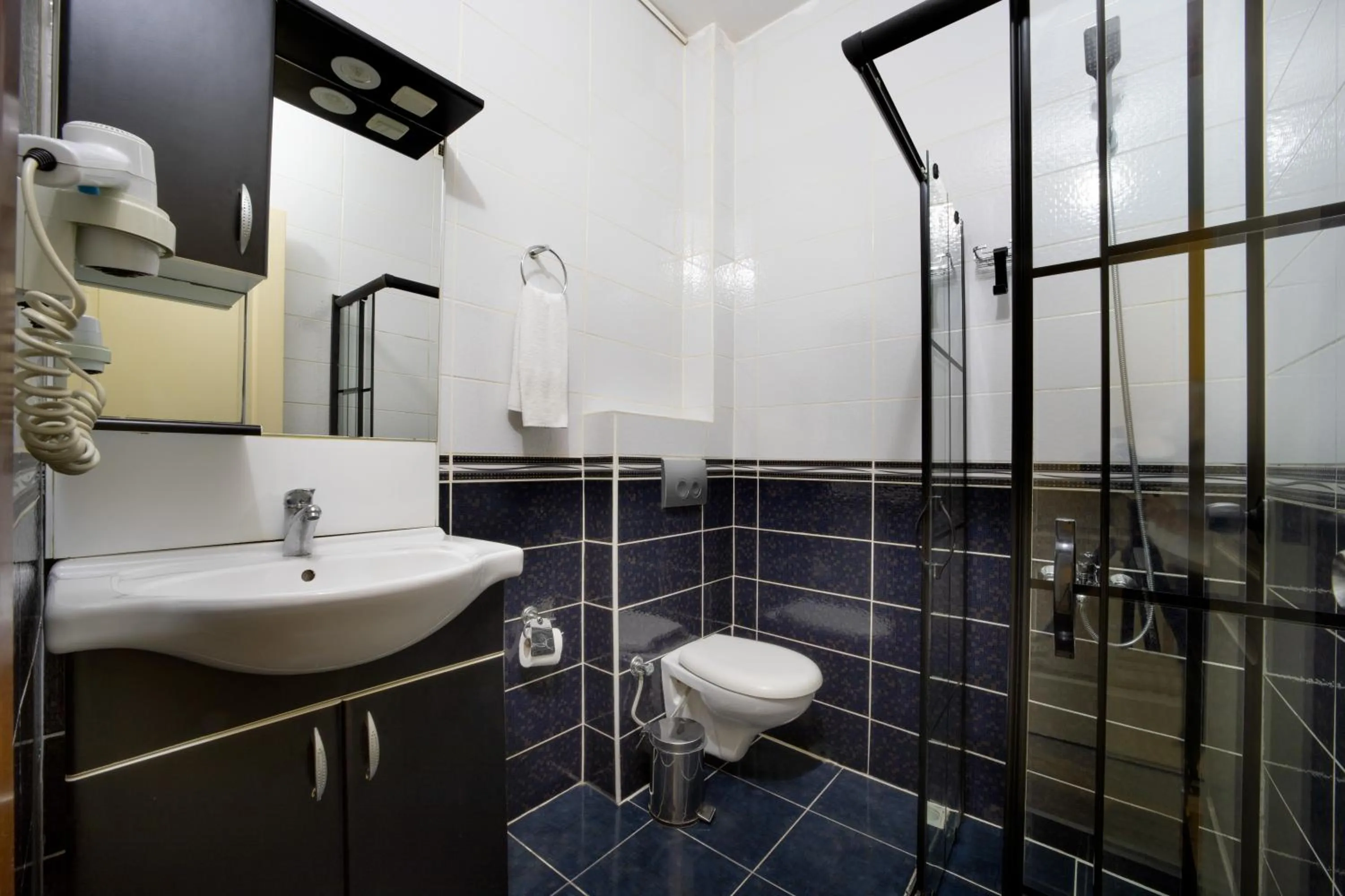 Shower in Park Çağlayan Hotel