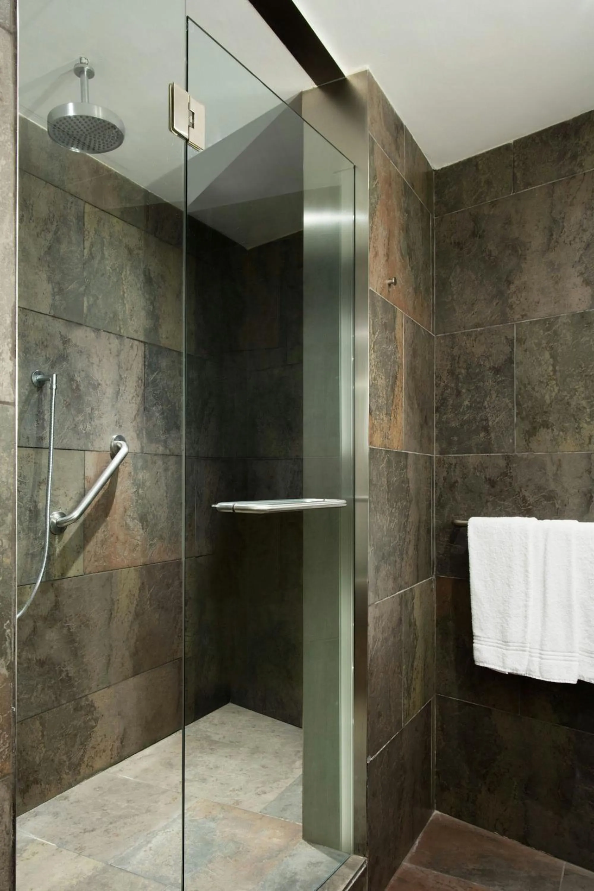 Bathroom in Le Meridien Barcelona